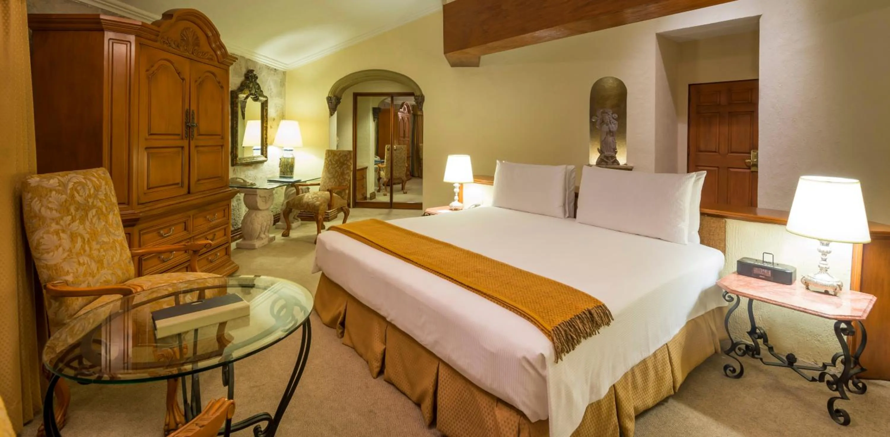 Photo of the whole room, Bed in Quinta Real Aguascalientes