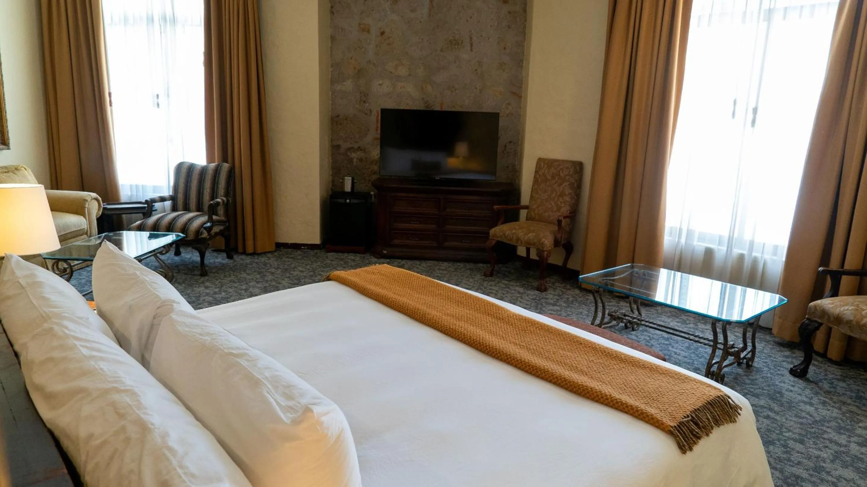 Photo of the whole room, Bed in Quinta Real Aguascalientes