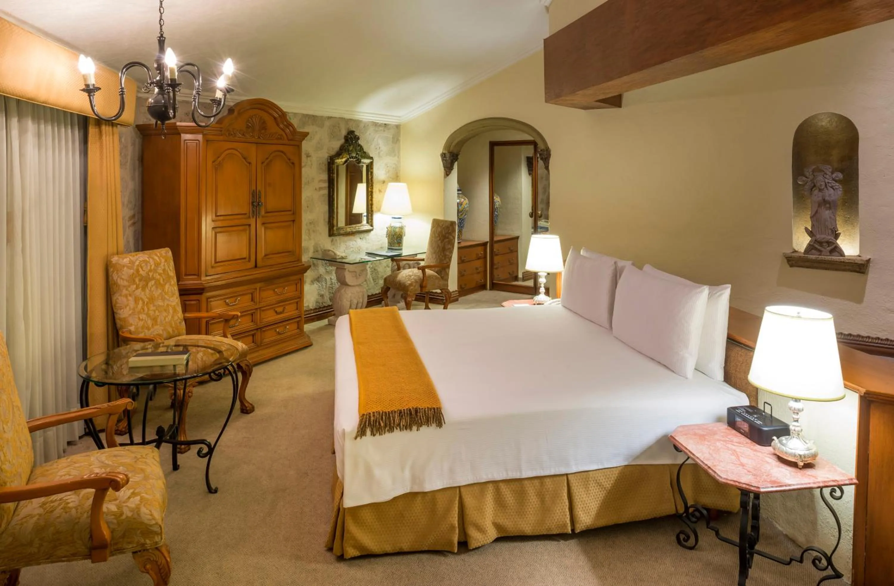 Photo of the whole room, Bed in Quinta Real Aguascalientes