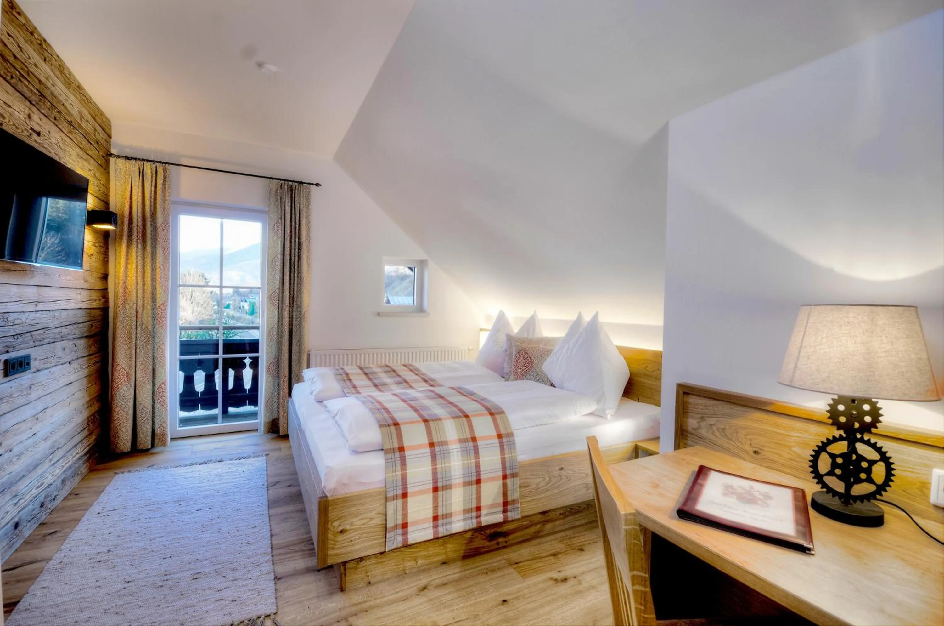 Bed in Gasthaus Brandlwirt