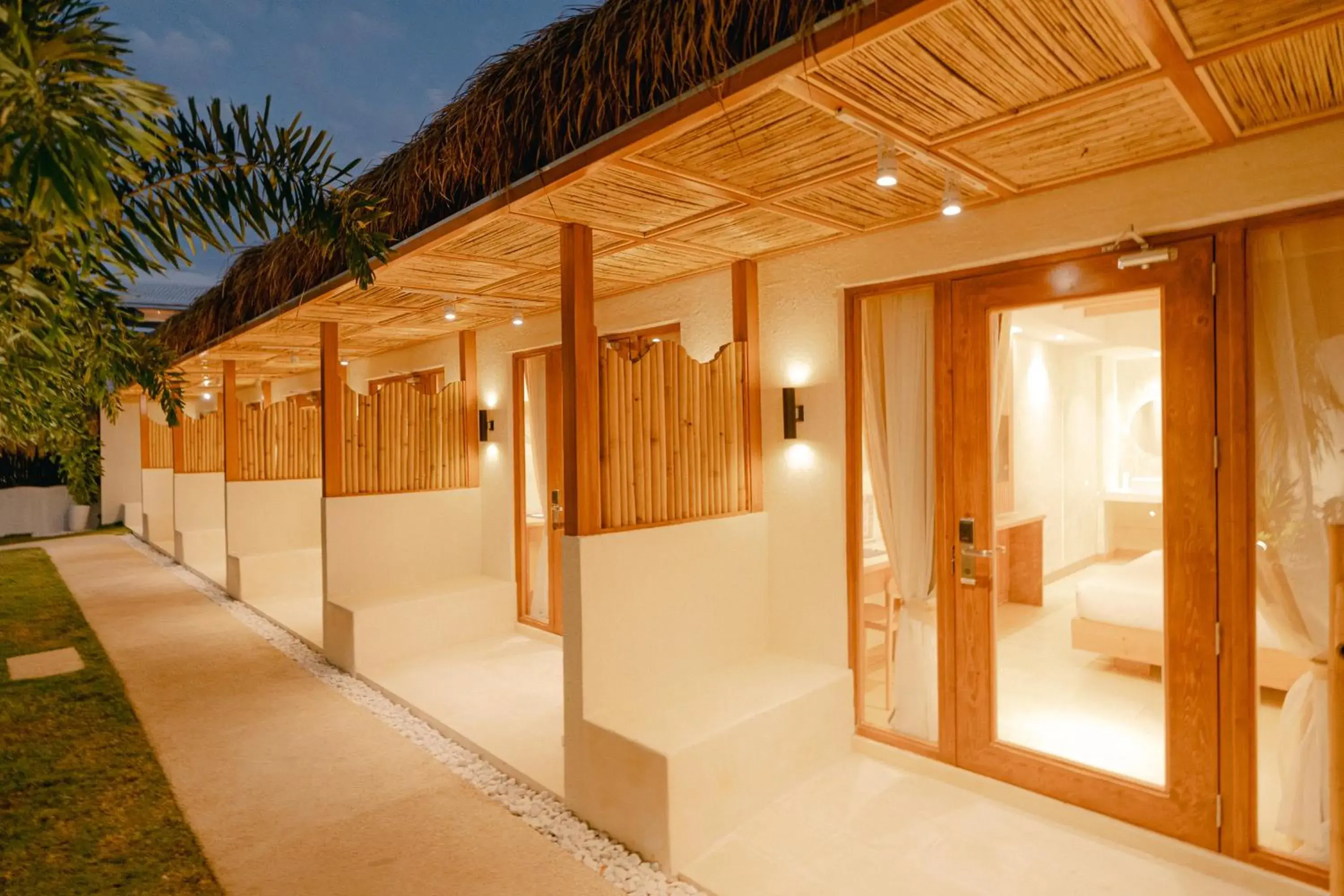 King Room with Pool View in LEUX Hotel Alona Panglao King Room with Pool View in LEUX Hotel Alona Panglao