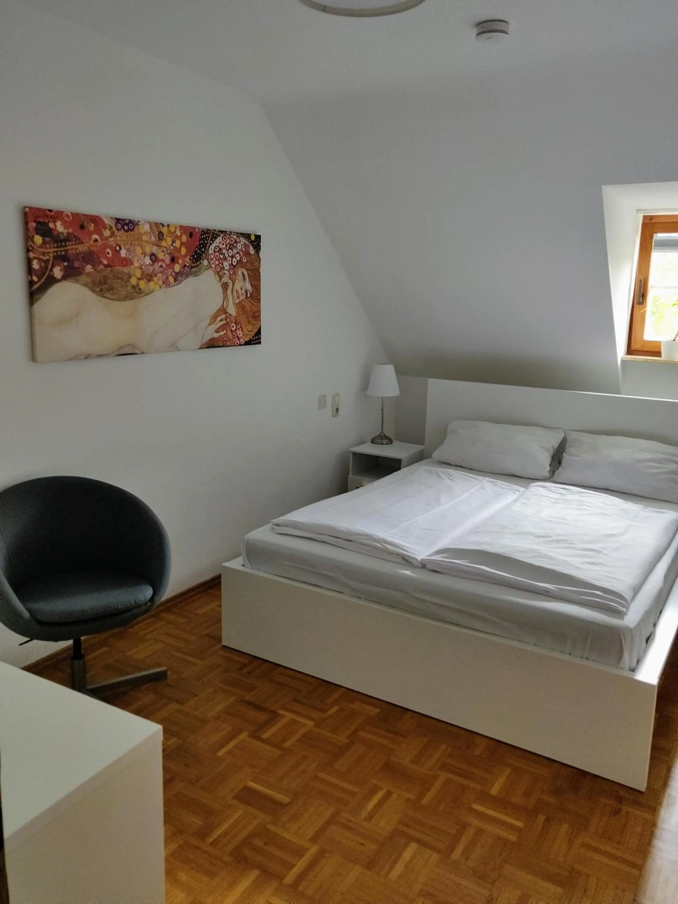 Bed in Gästehaus der Abtei Sayn