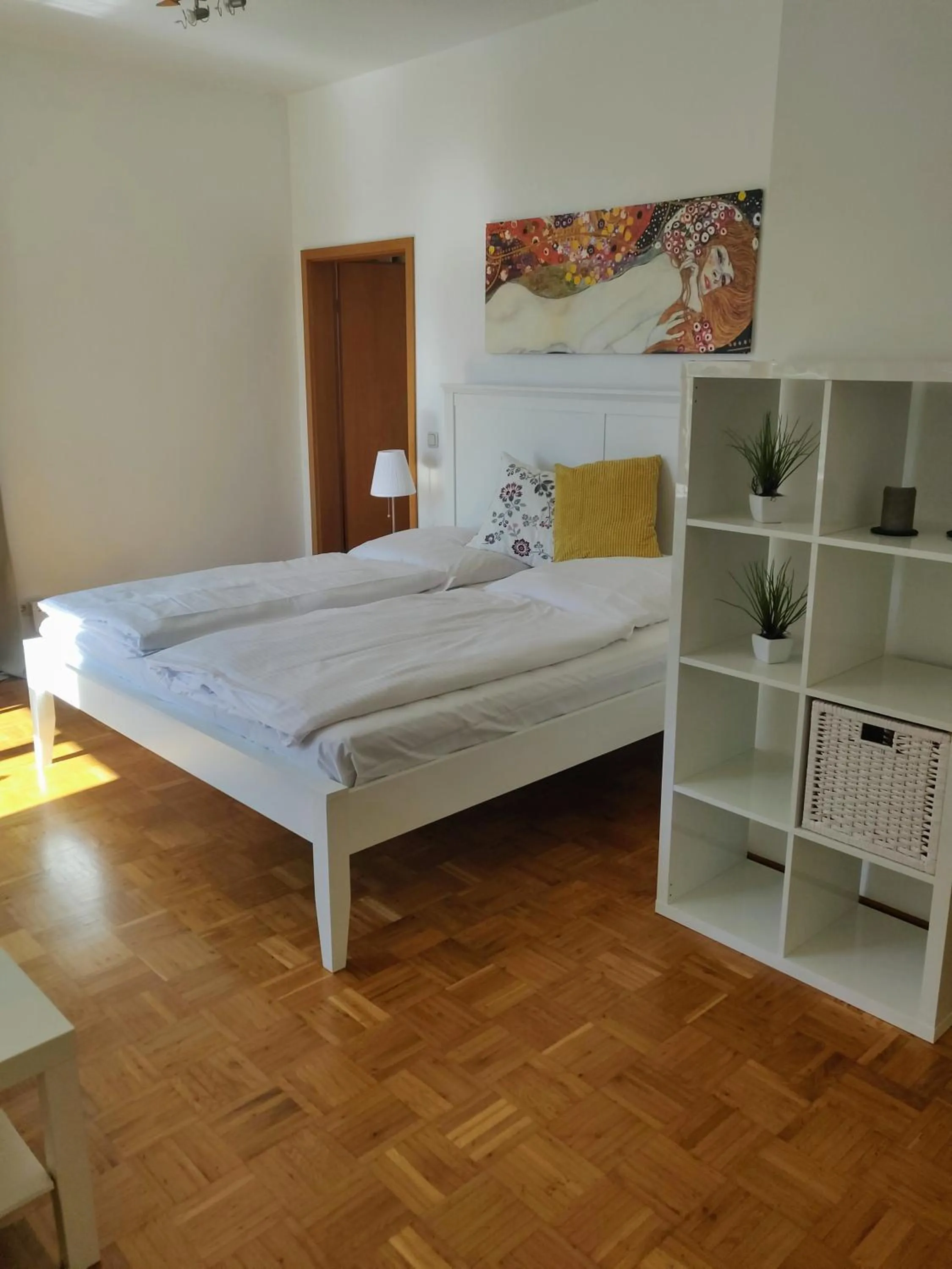 Bed in Gästehaus der Abtei Sayn