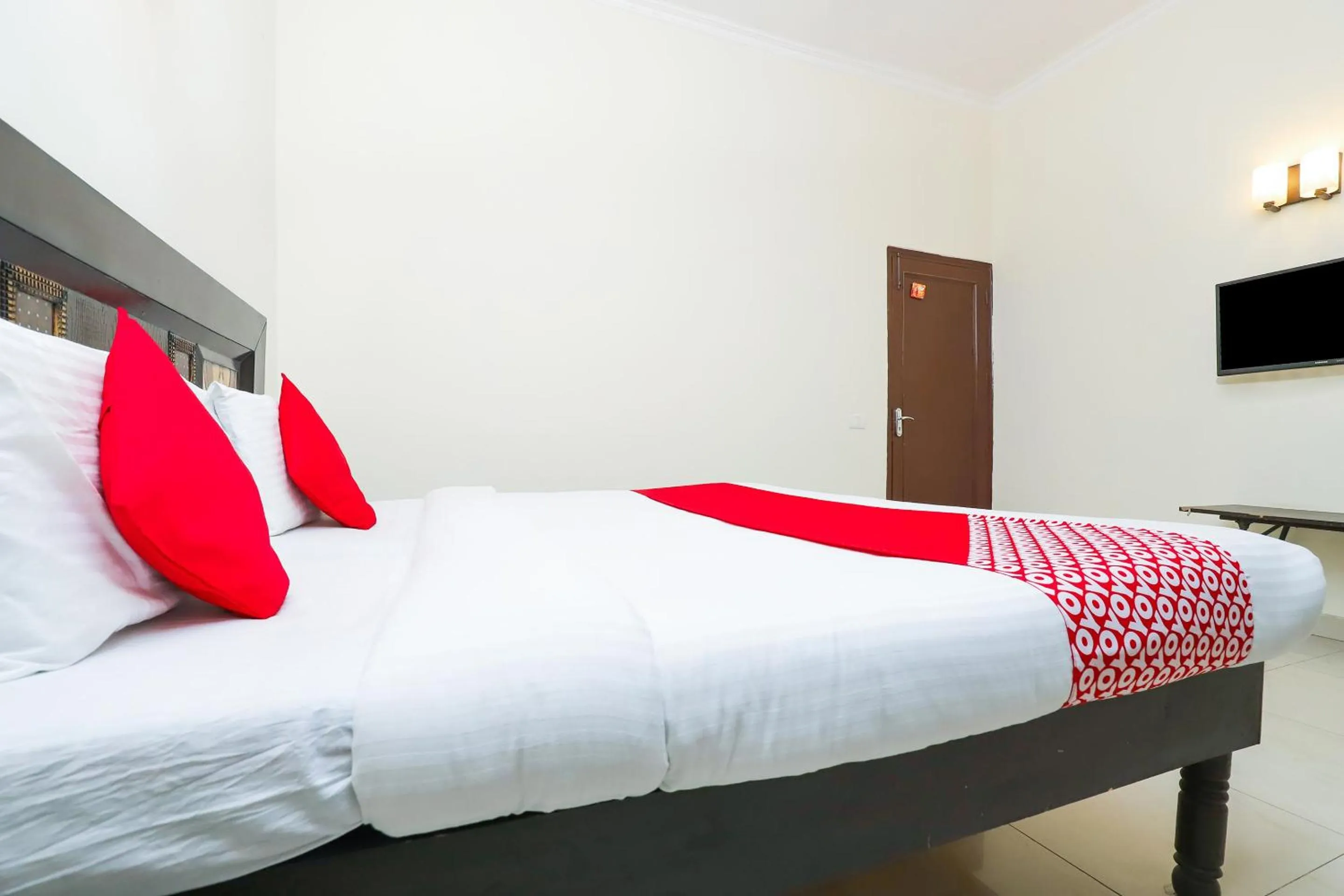 Bedroom in Hotel O Shiv Shakti Inn Near Kamal Cinema