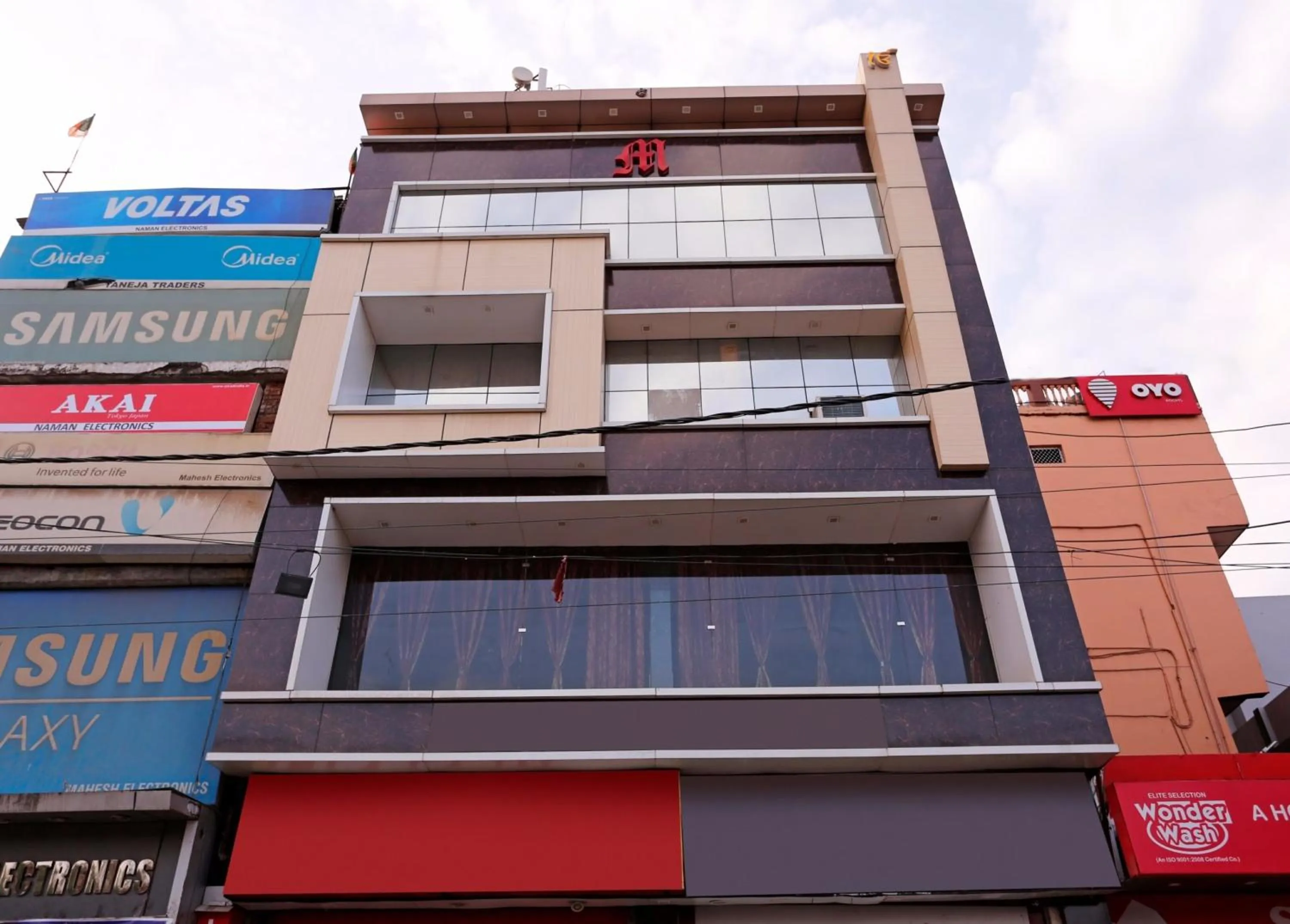 Facade/entrance in Hotel O Mehfil Hotel