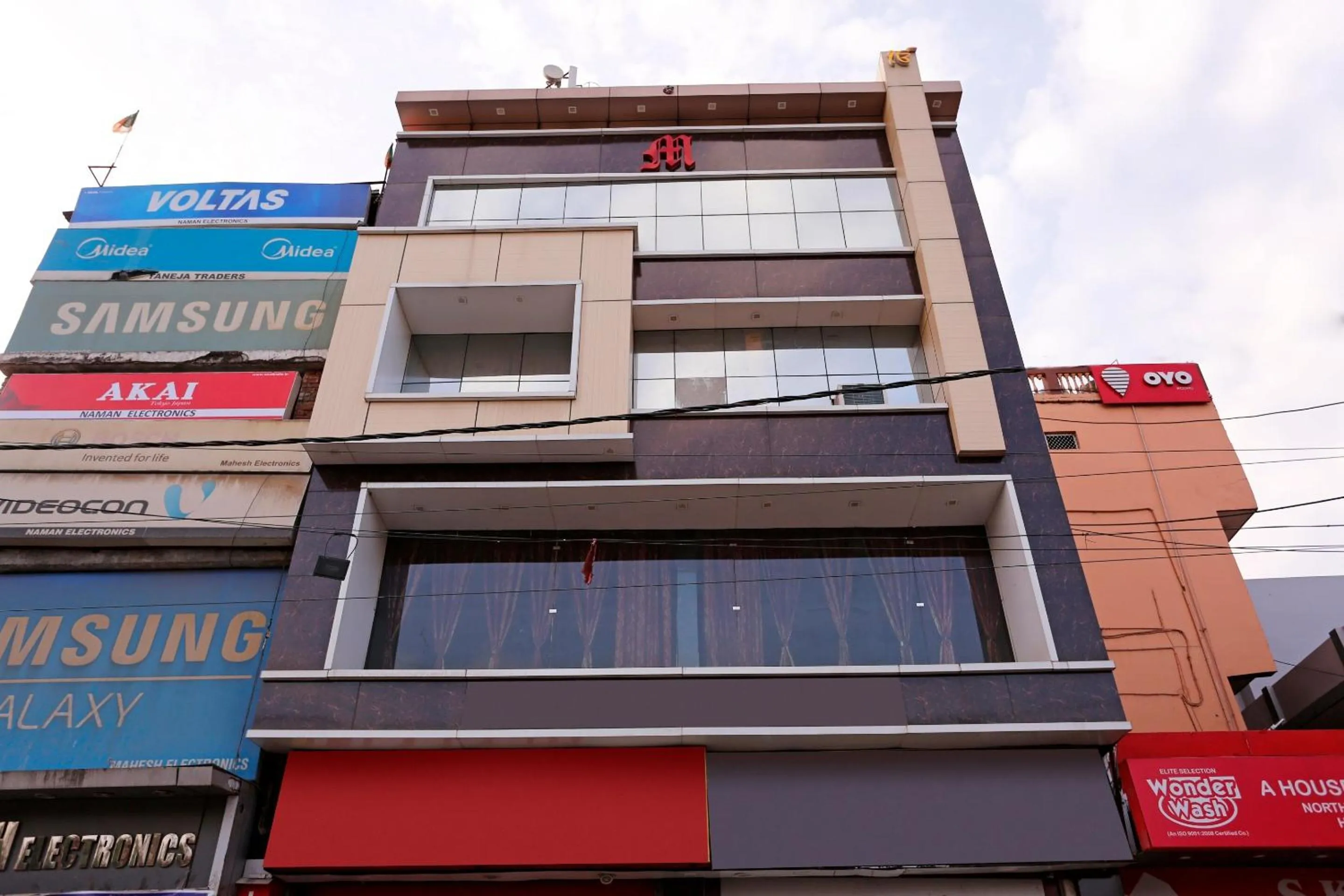 Facade/entrance in Hotel O Mehfil Hotel