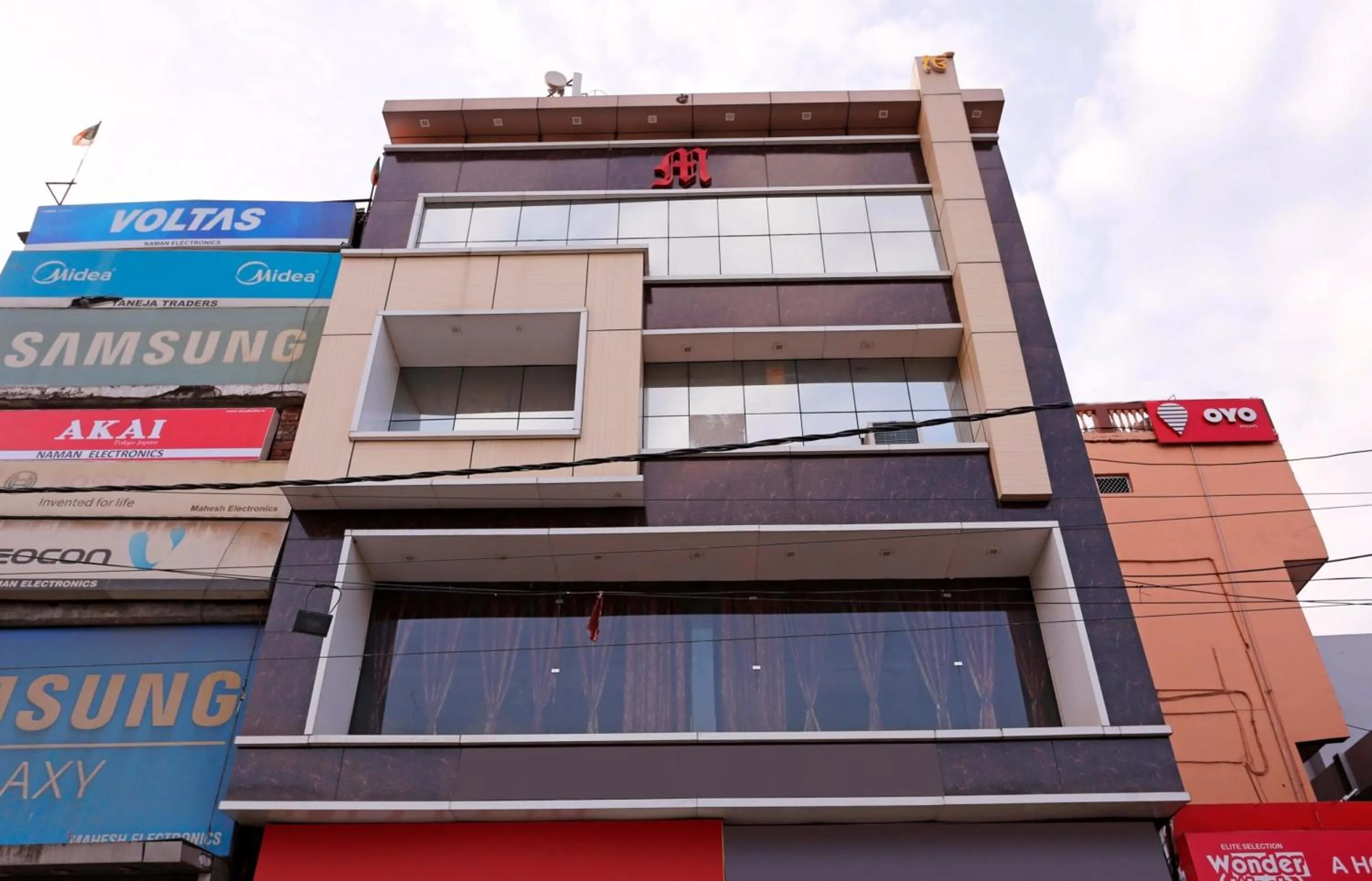 Facade/entrance in Hotel O Mehfil Hotel
