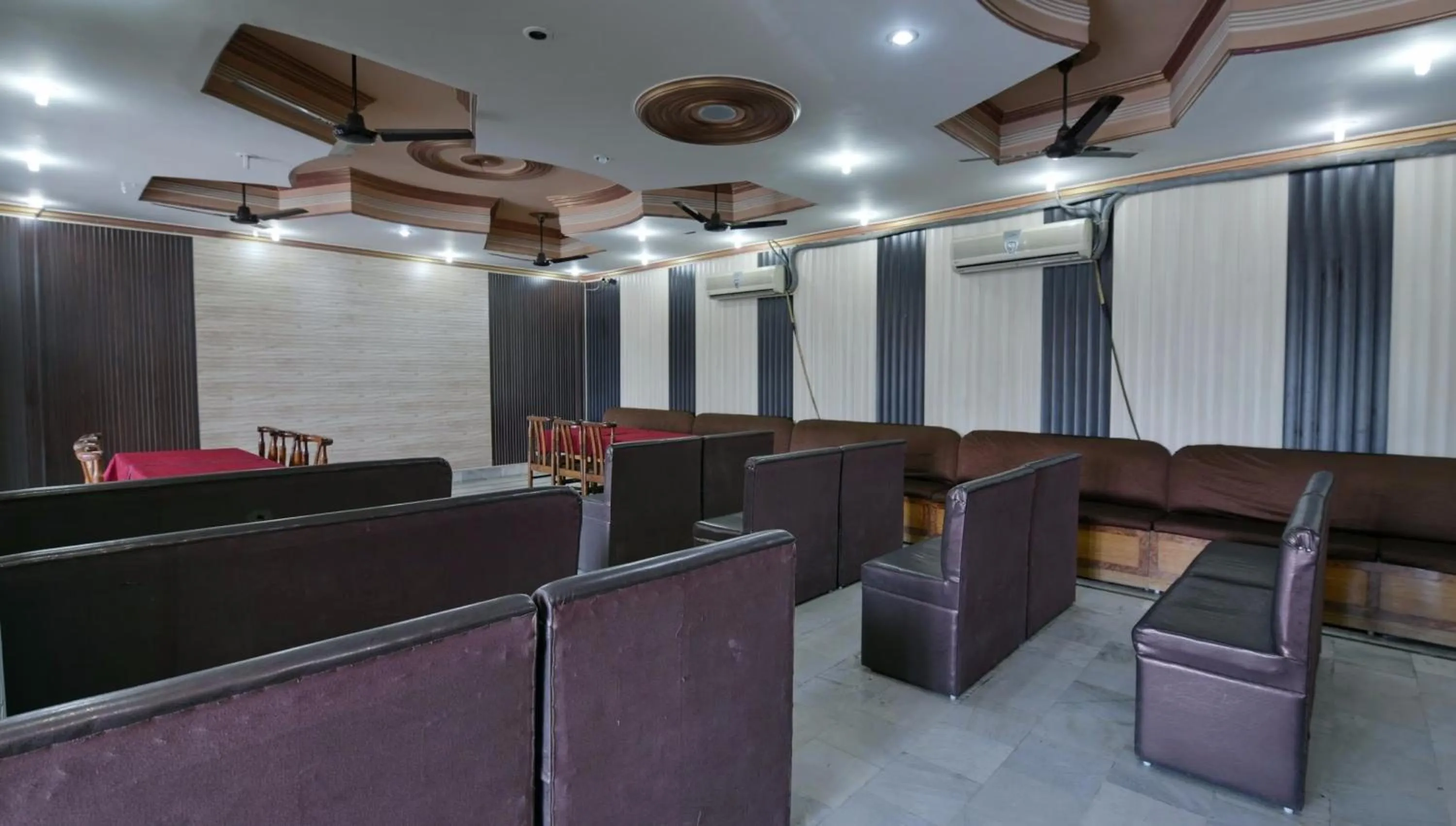 Restaurant/places to eat in Hotel O Mehfil Hotel