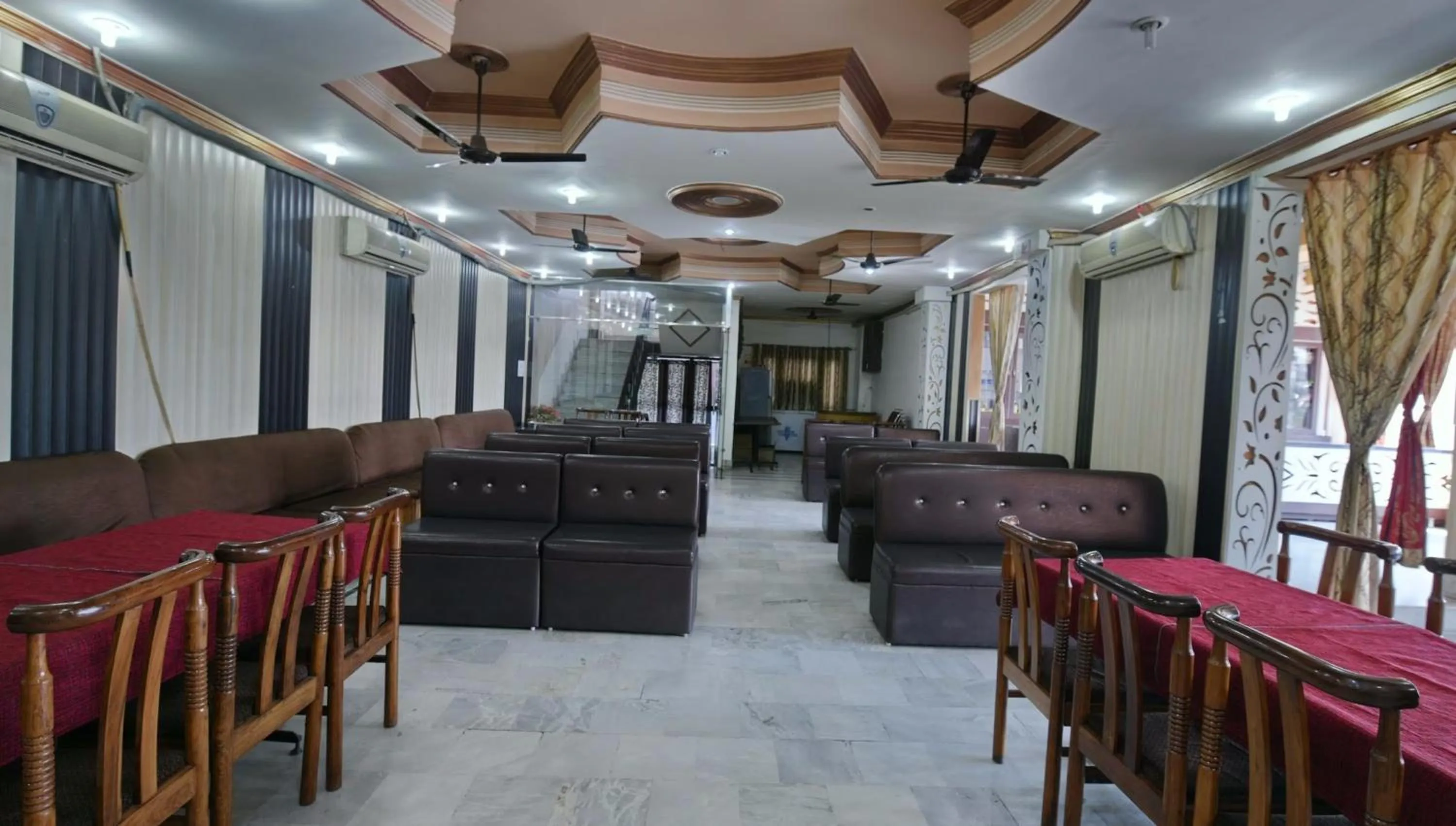 Restaurant/places to eat in Hotel O Mehfil Hotel
