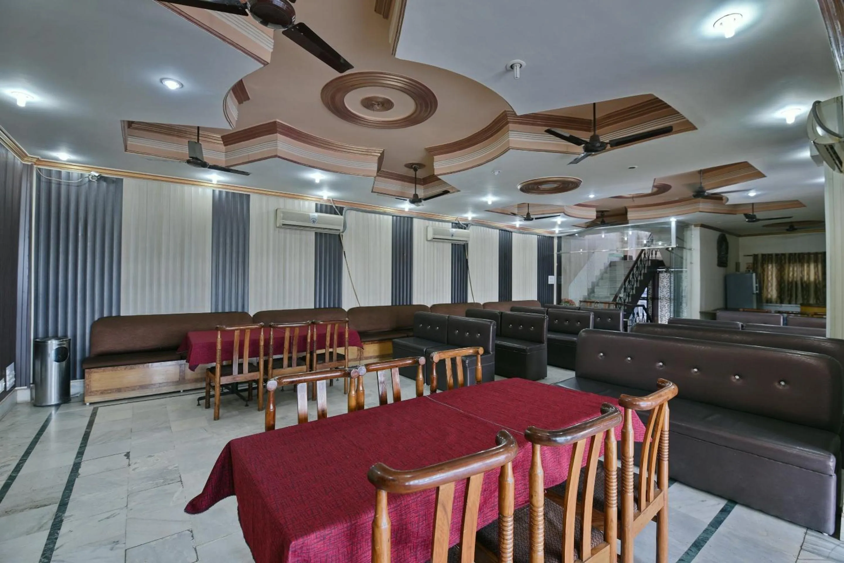 Restaurant/places to eat in Hotel O Mehfil Hotel