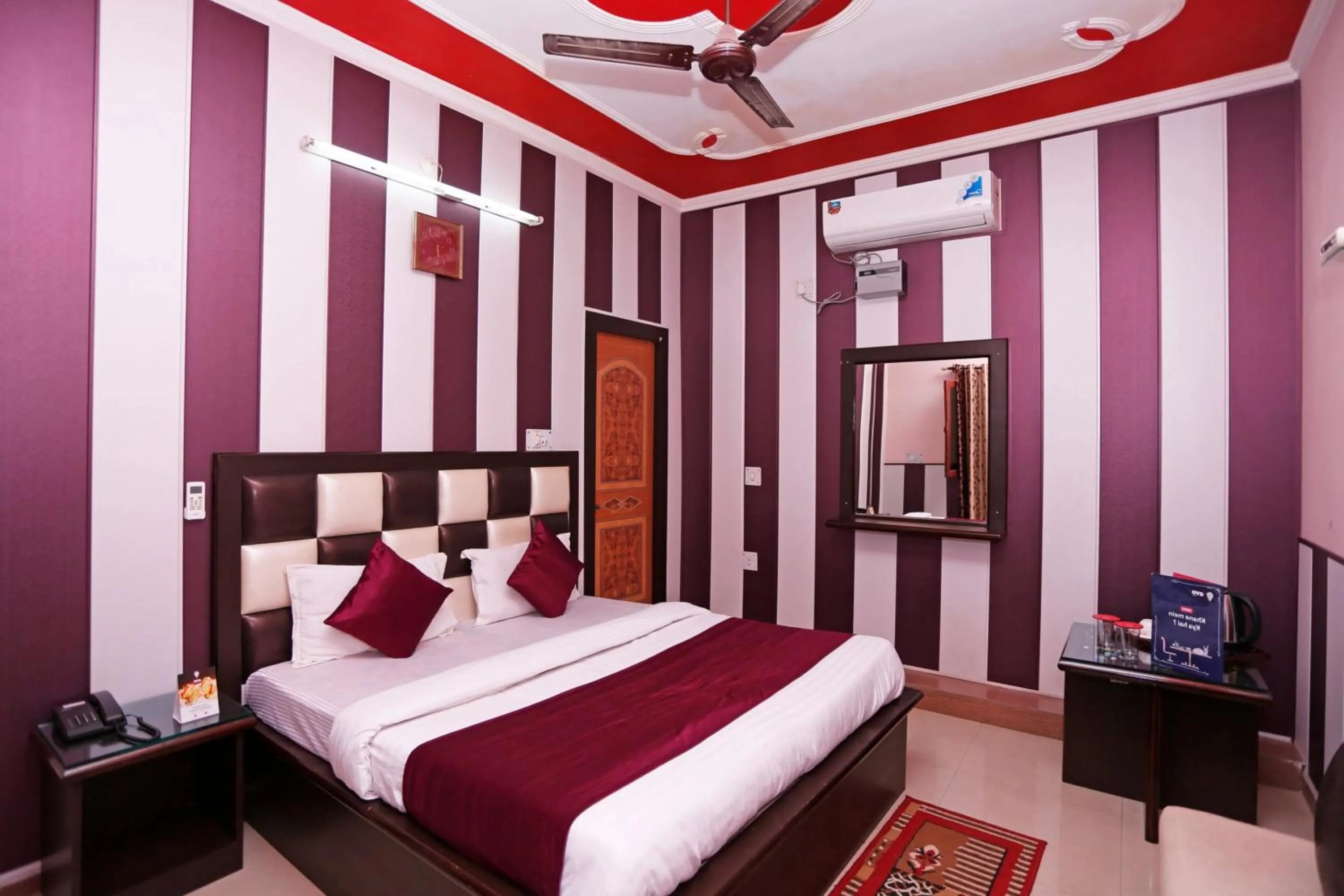 Bedroom, Bed in Hotel O Mehfil Hotel