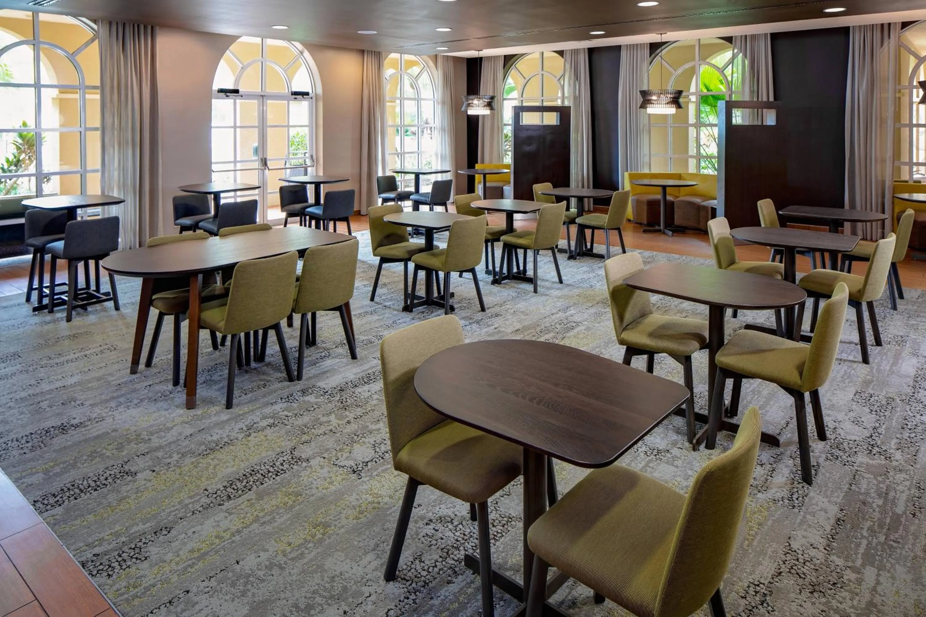 Restaurant/places to eat in Courtyard by Marriott Fort Lauderdale North/Cypress Creek