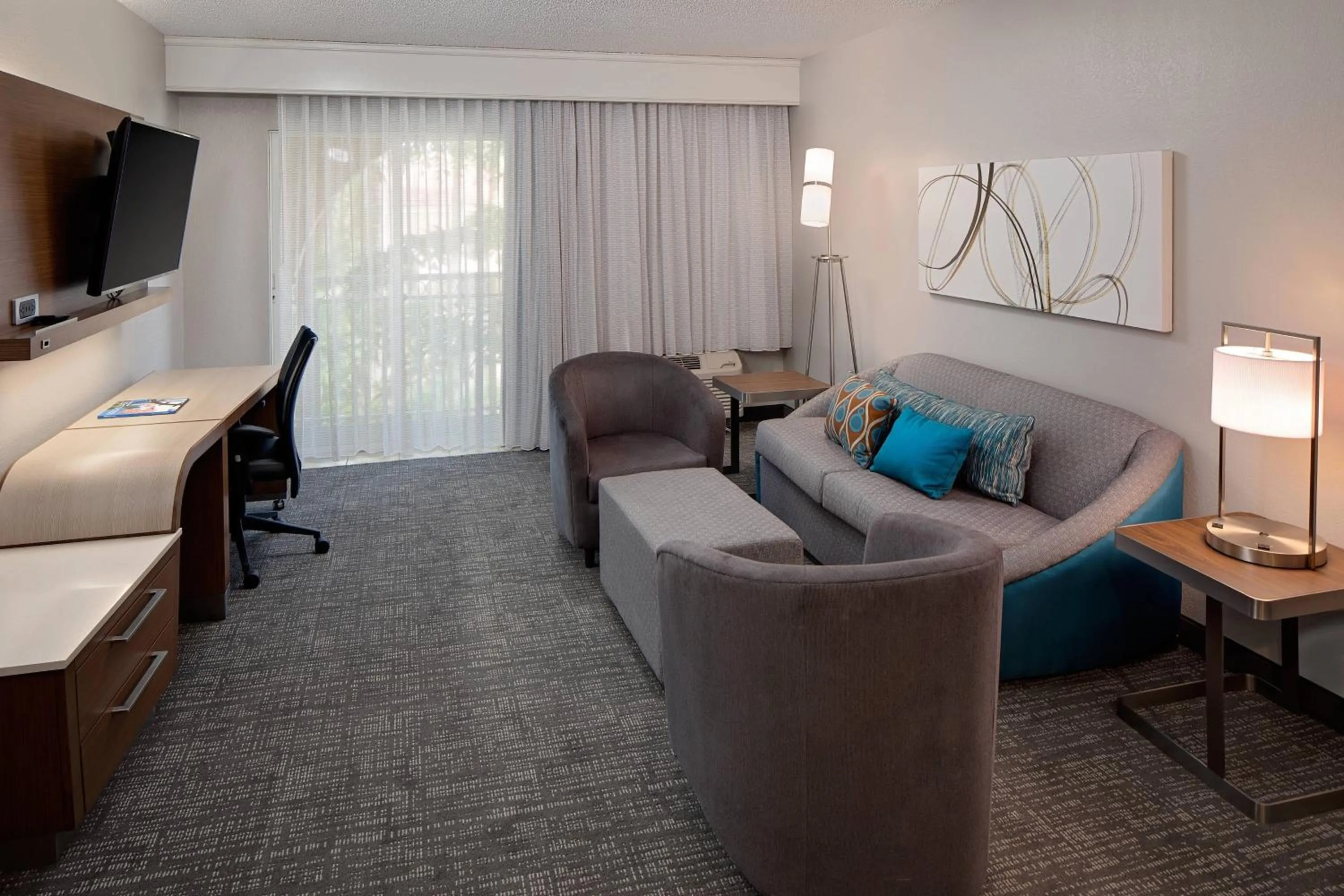 Living room in Courtyard by Marriott Fort Lauderdale North/Cypress Creek