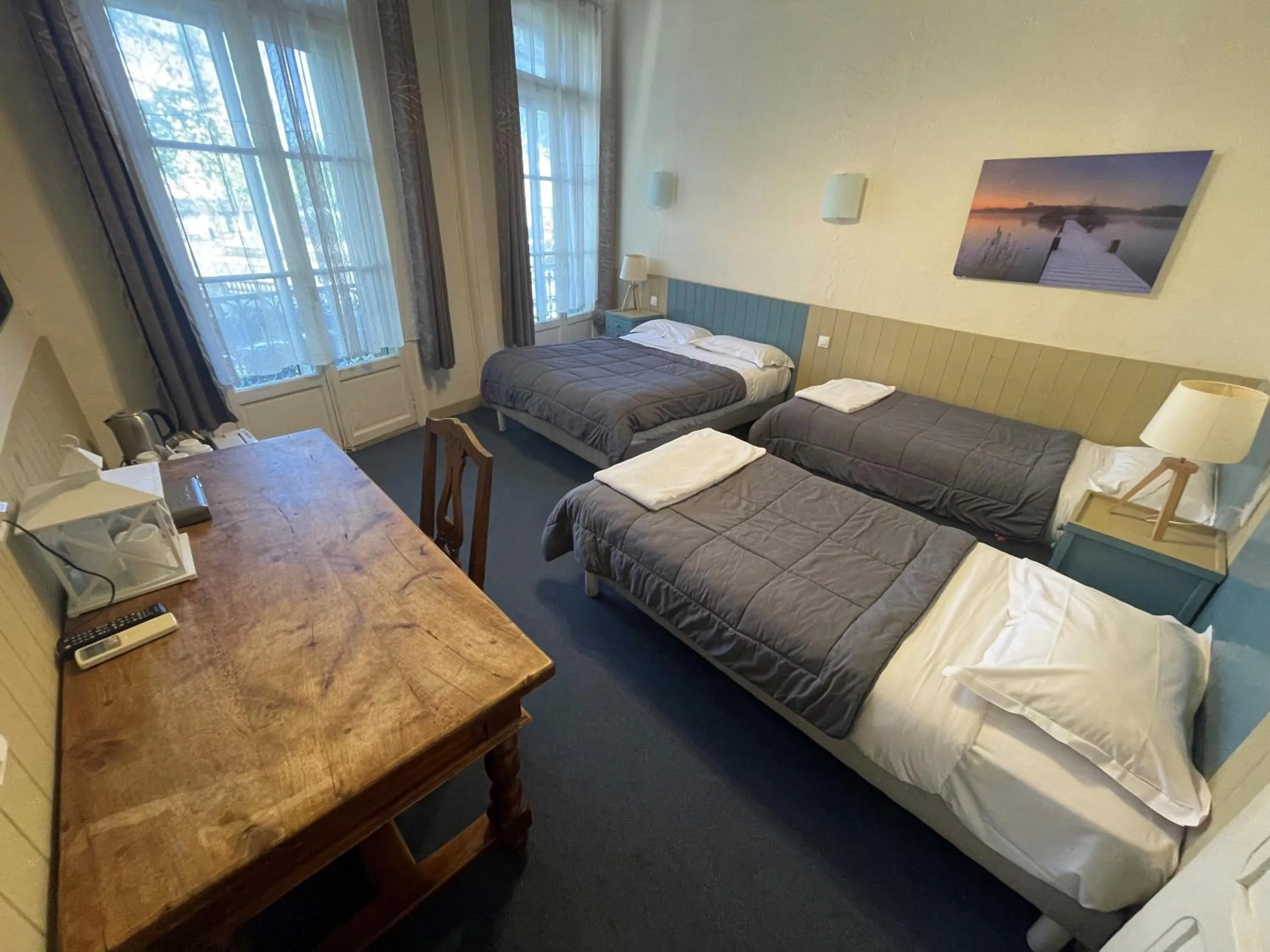 Property building, Bed in Hotel De France Perpignan Centre Ville