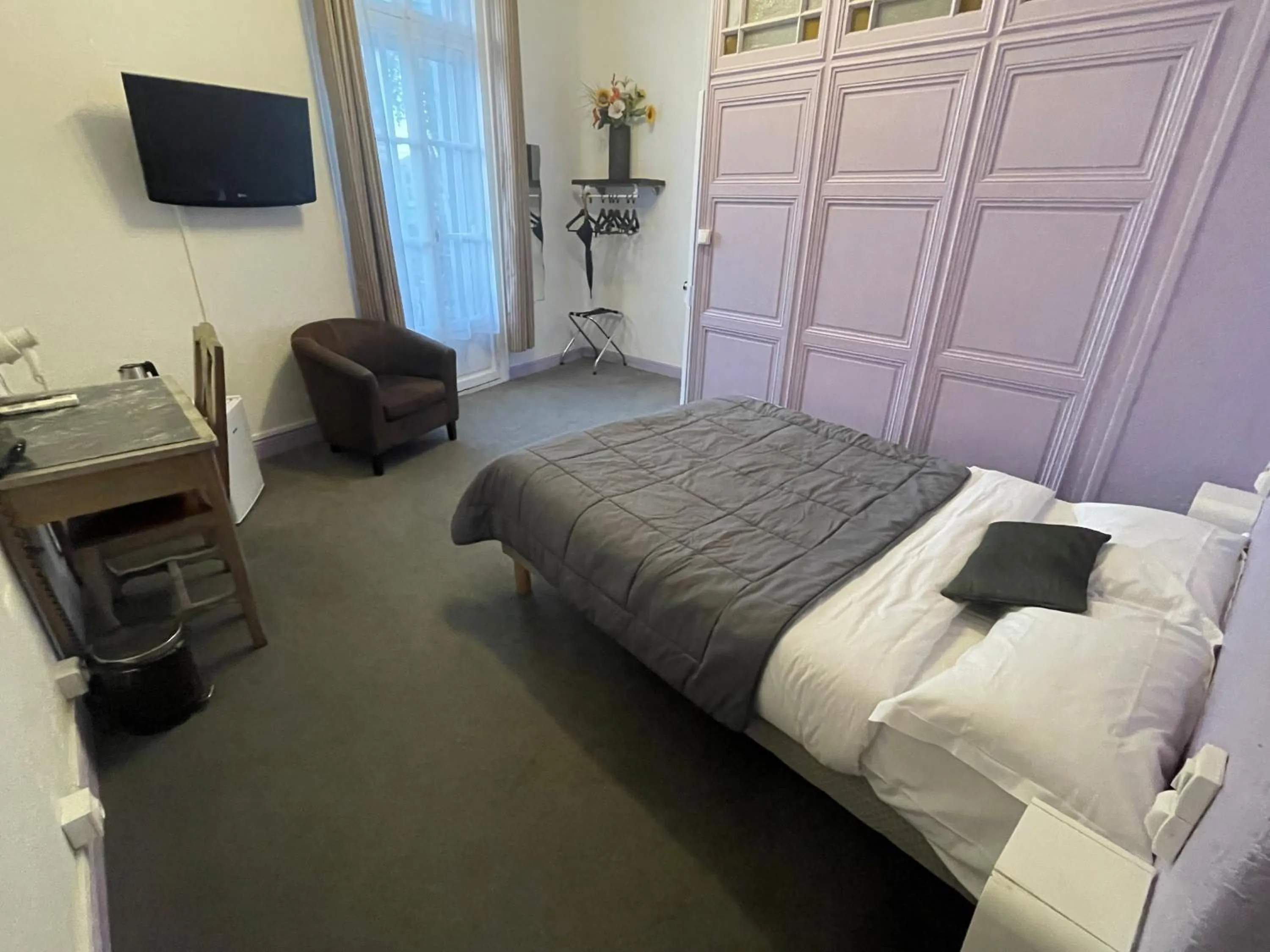 Property building, Bed in Hotel De France Perpignan Centre Ville