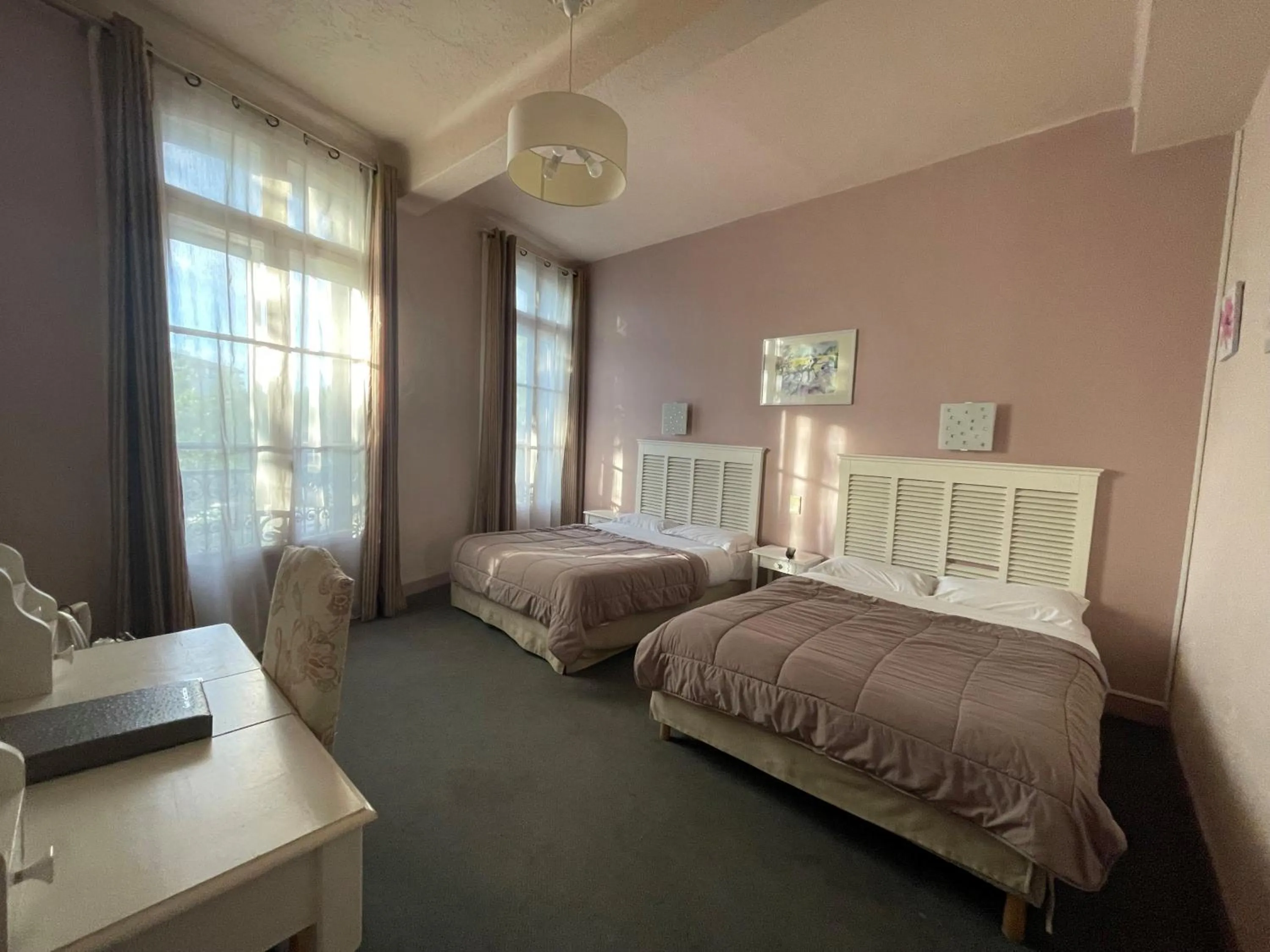 Property building, Bed in Hotel De France Perpignan Centre Ville