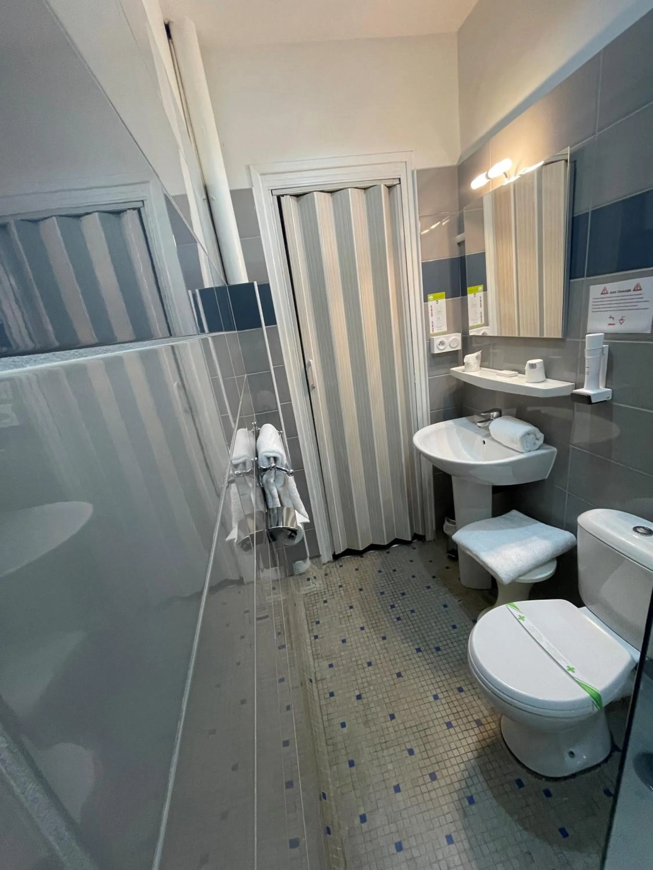 Property building in Hotel De France Perpignan Centre Ville