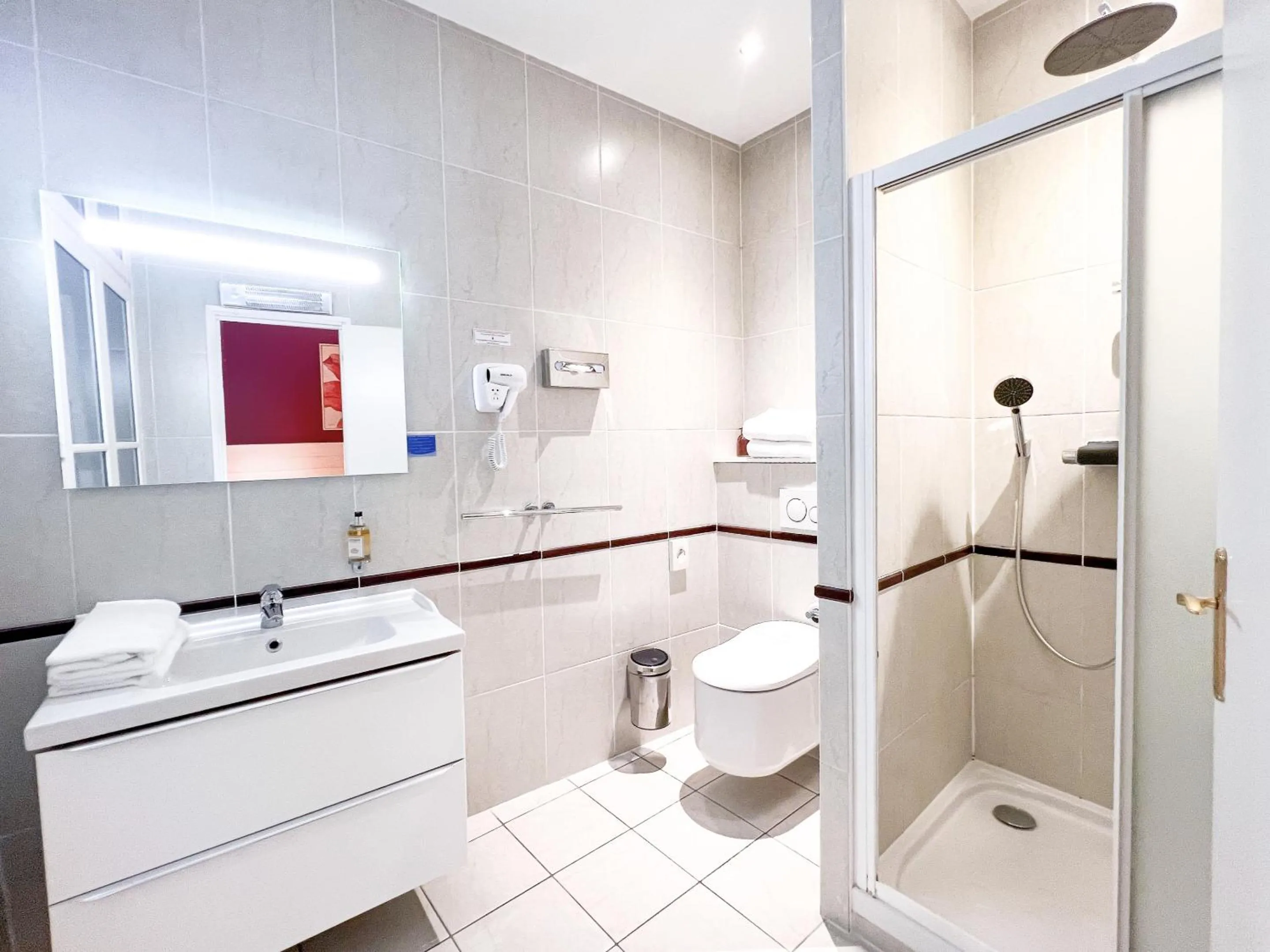 Bedroom in Hotel d'Aragon - Place de la Comédie