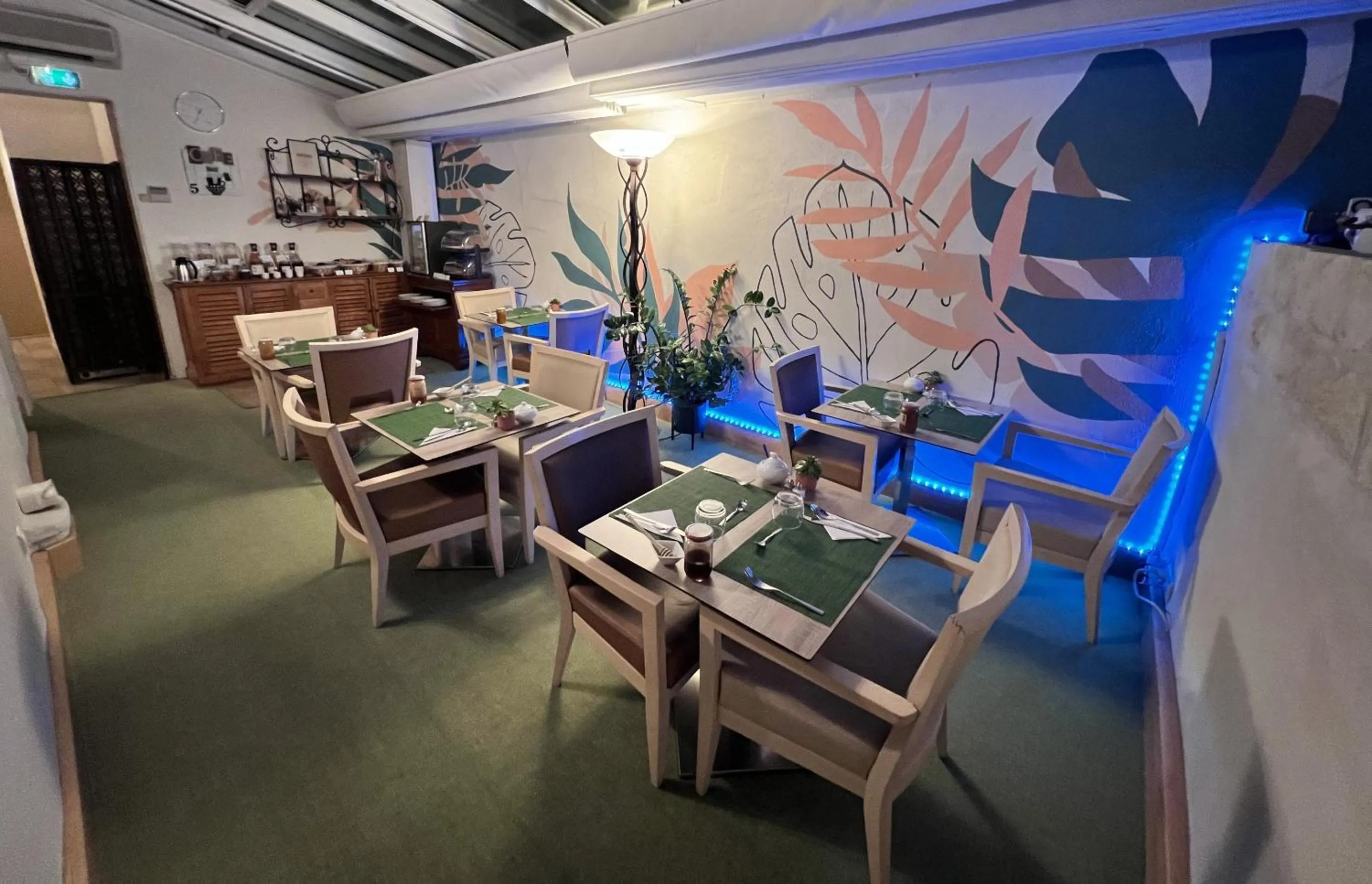 Breakfast in Hotel d'Aragon - Place de la Comédie