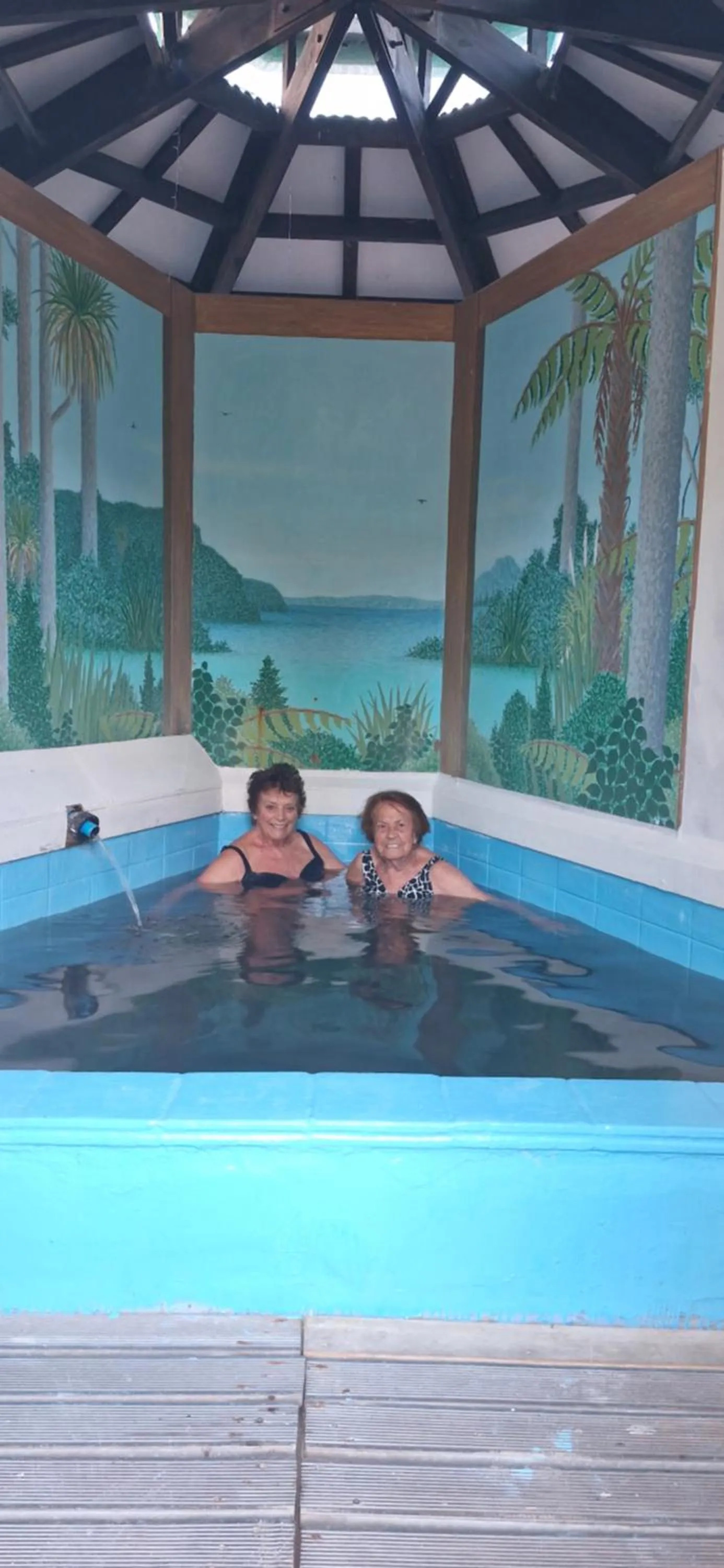 Hot Spring Bath in Tokaanu Lodge Motel