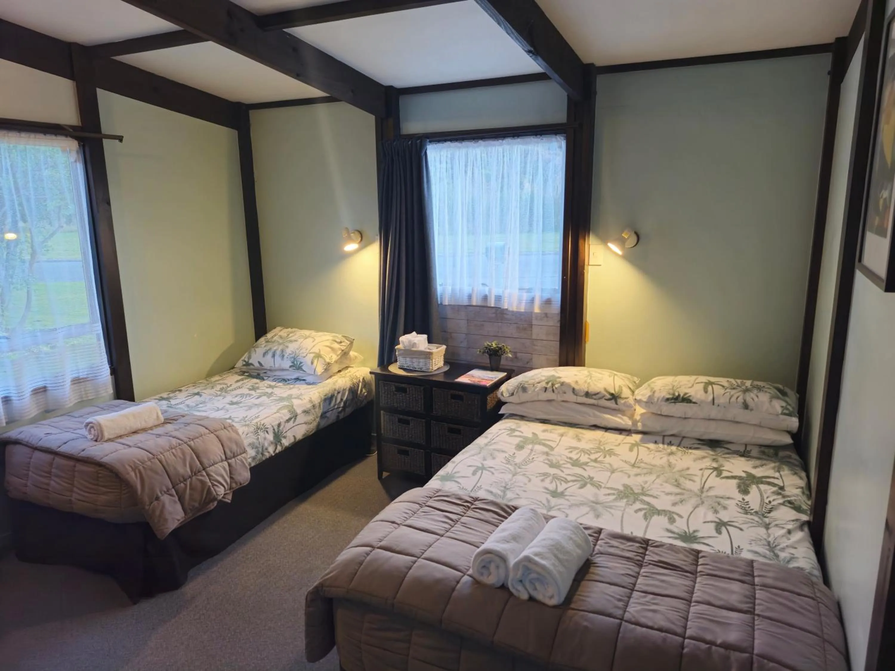 Bed in Tokaanu Lodge Motel