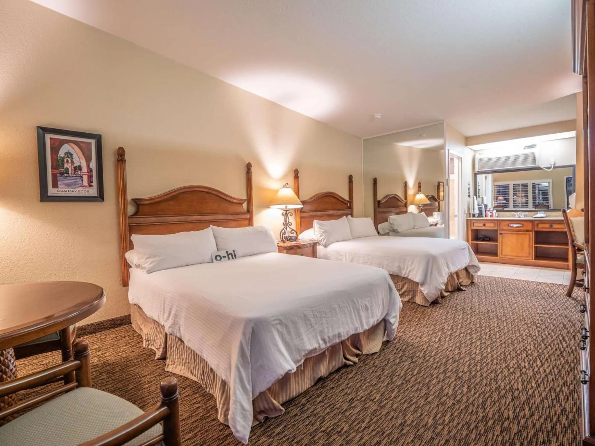 Bed in Casa Ojai Inn