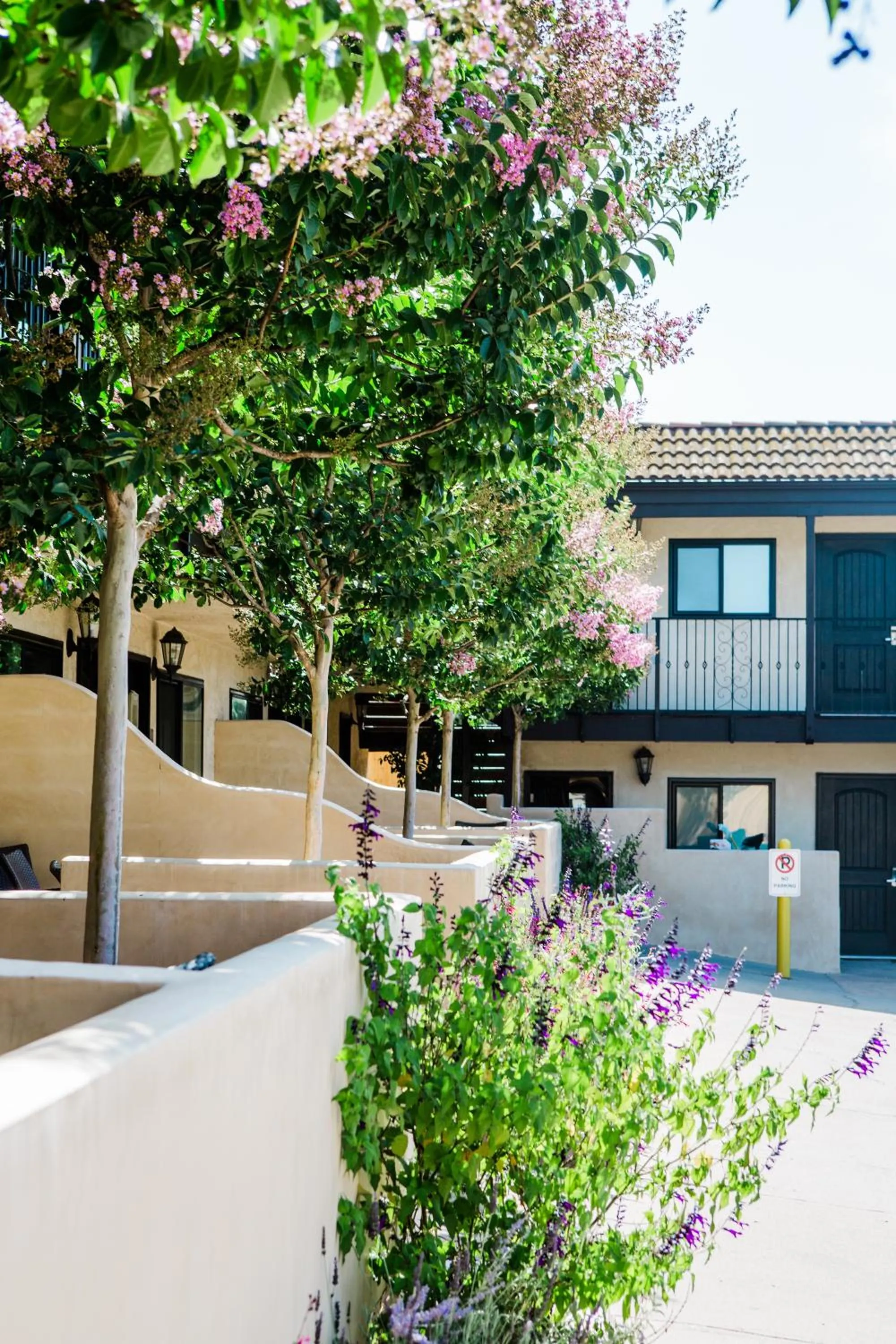 Property building in Casa Ojai Inn