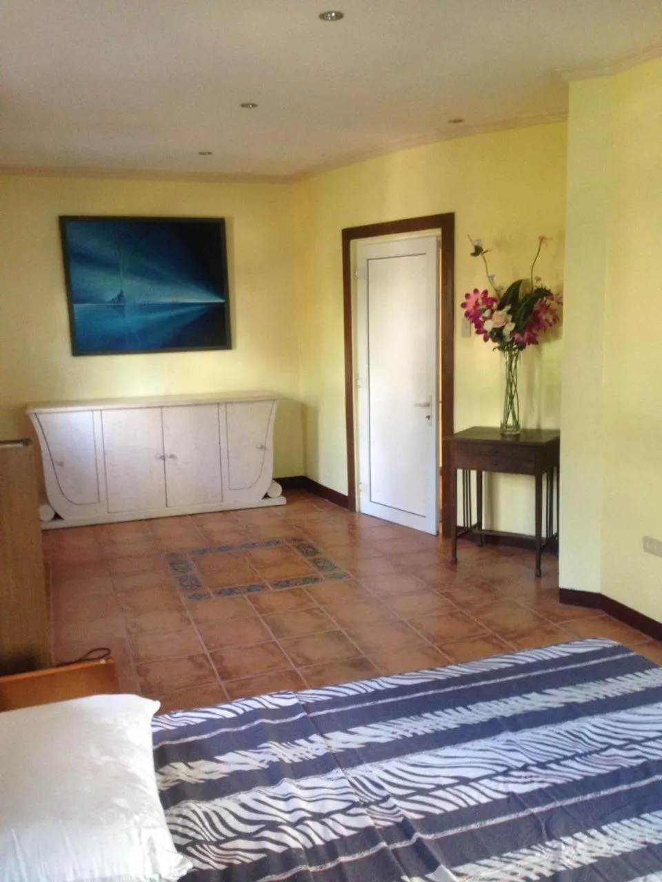 Bed in Cabilao Sunset Dive & Beach Resort