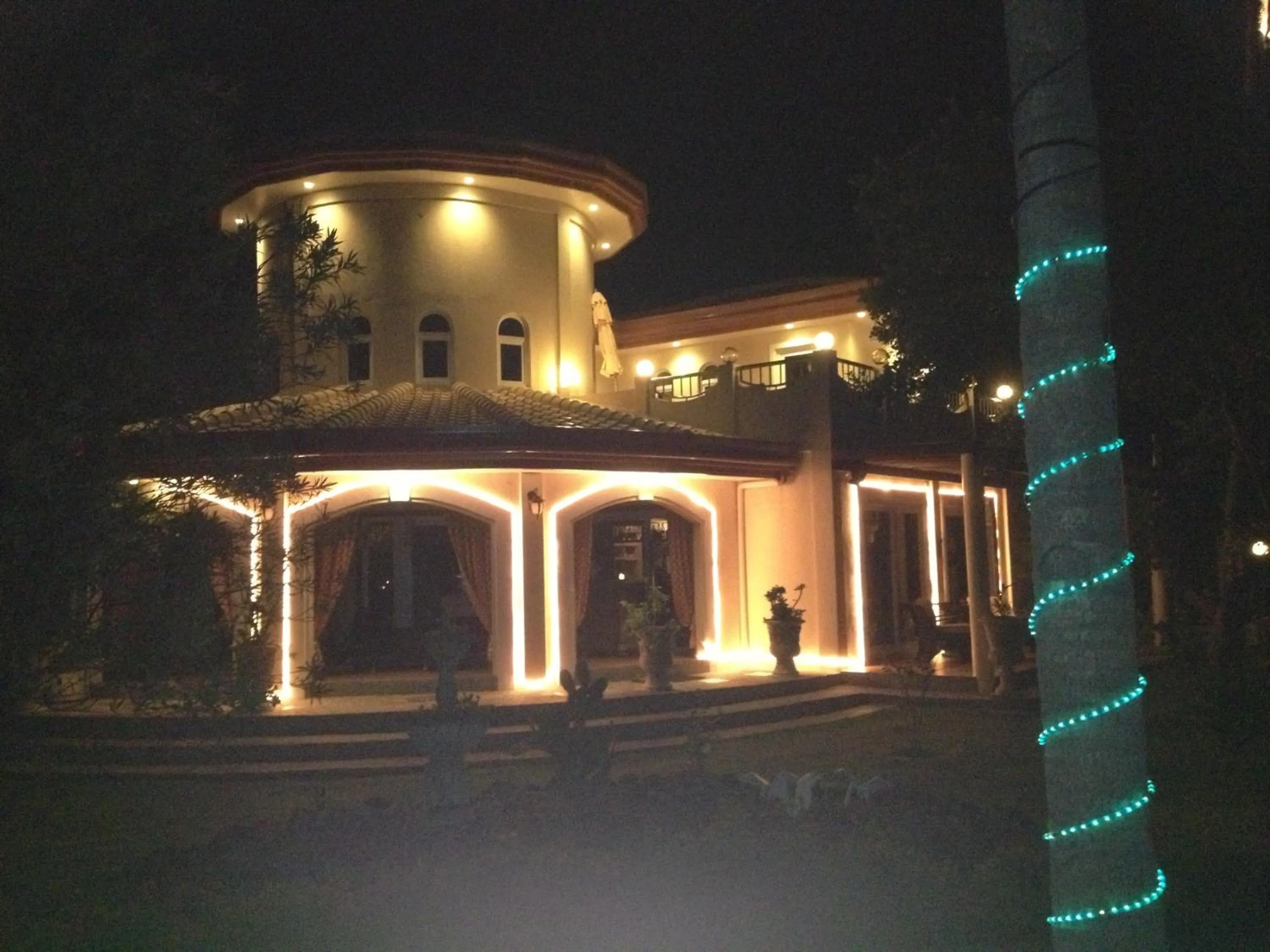 Living room in Cabilao Sunset Dive & Beach Resort