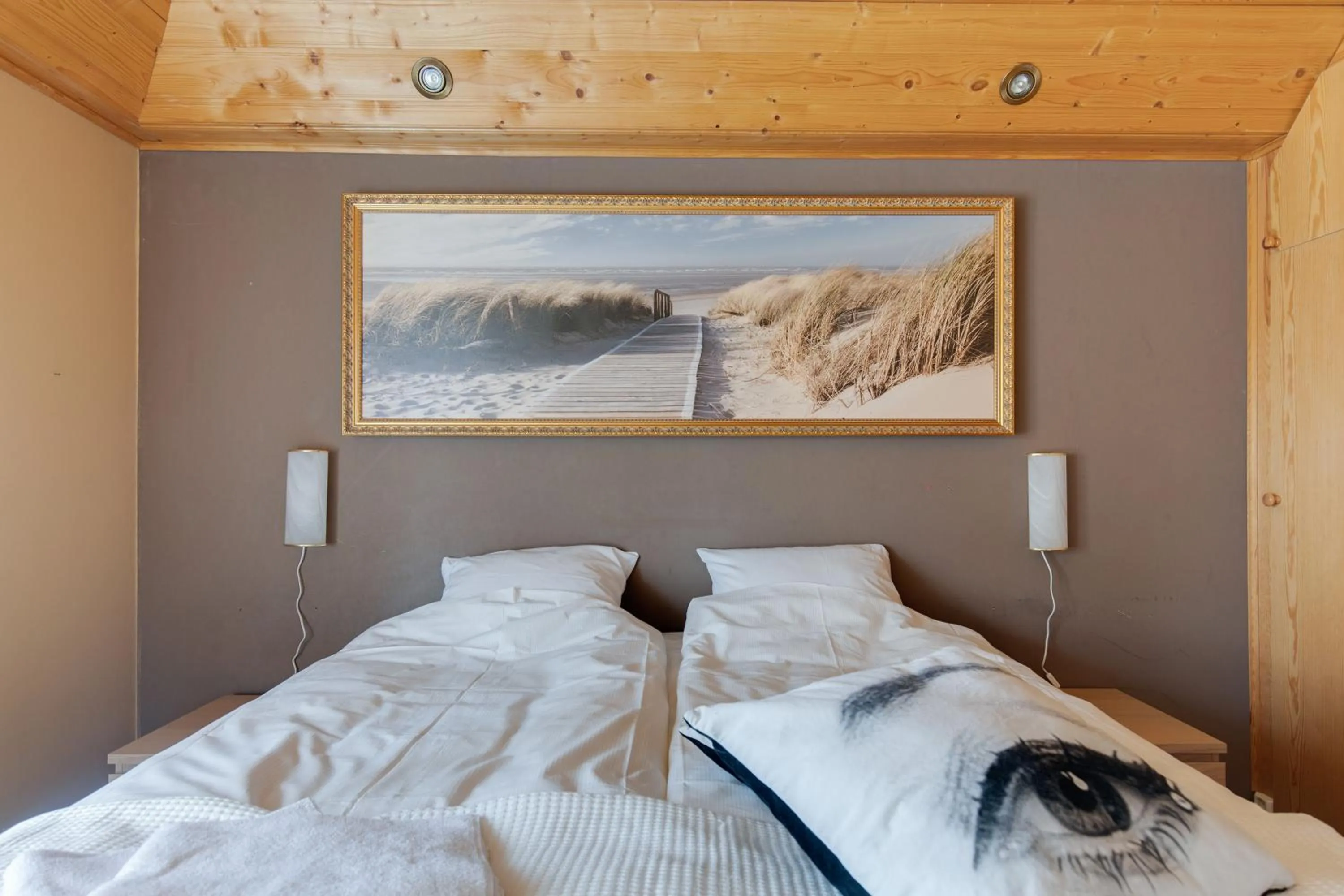 Shower, Bed in Klintvägen Apartments