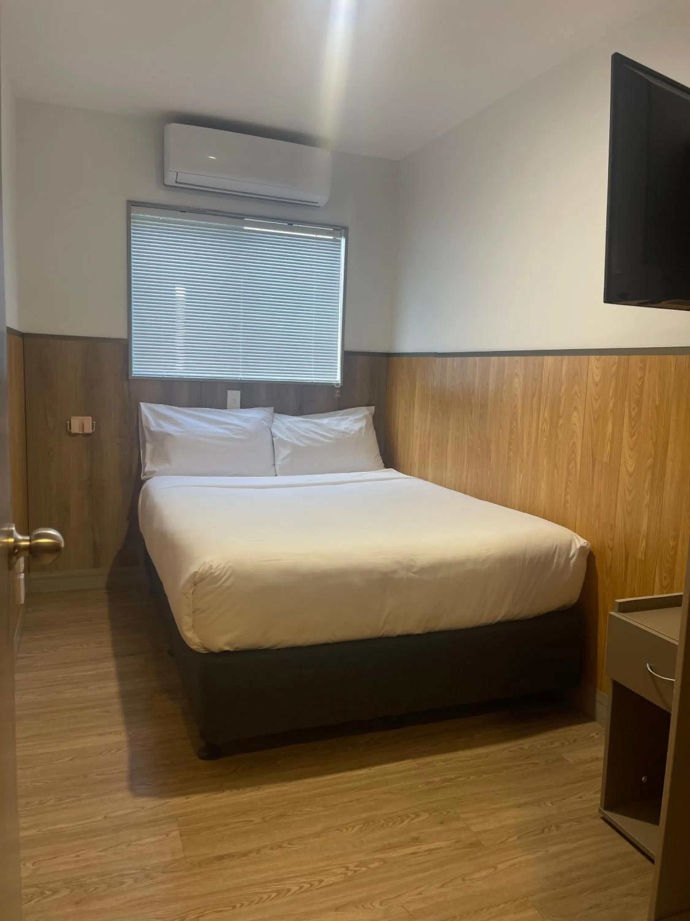 Bed in Conway Motel Manukau