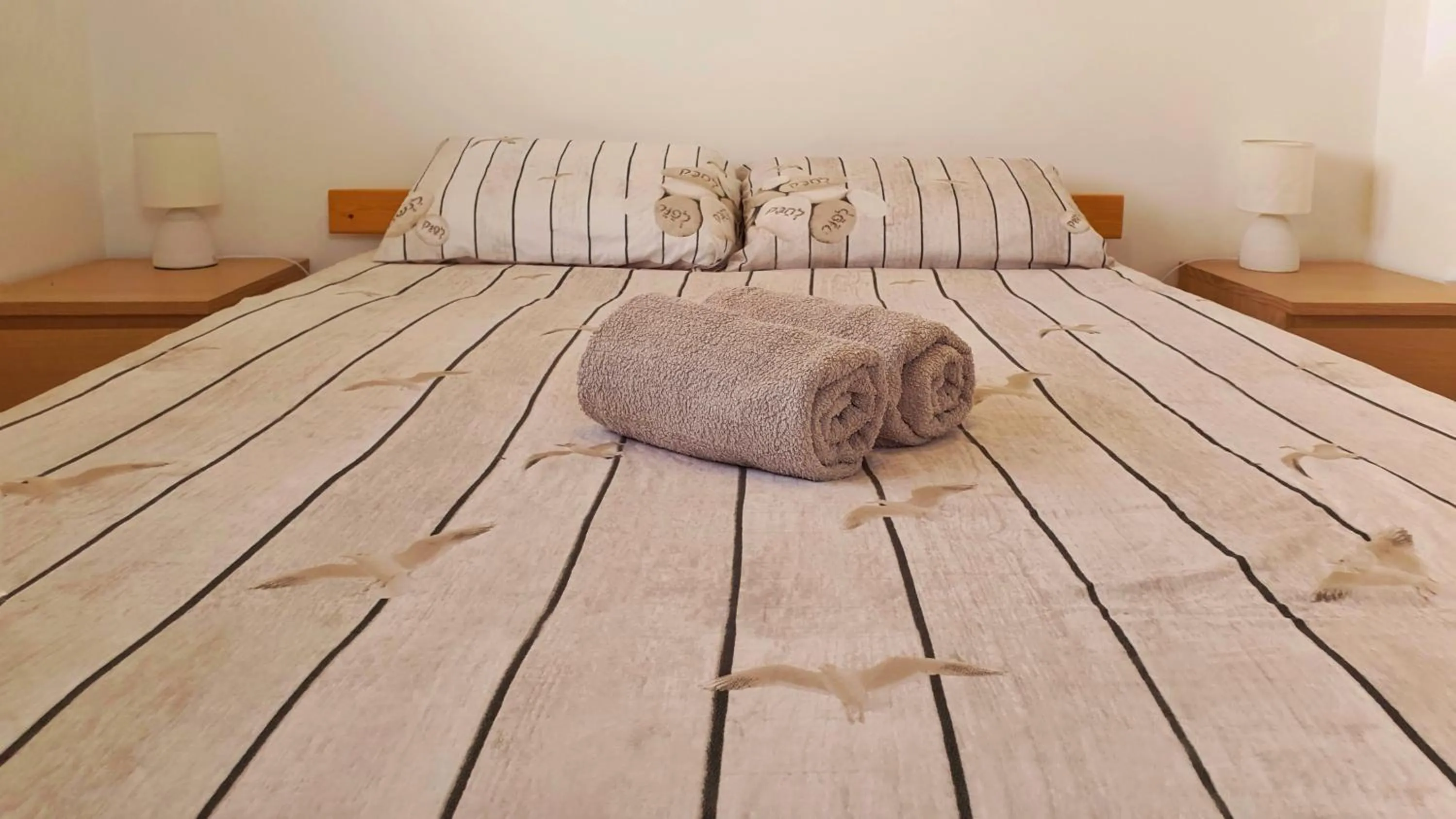 Bed in Shoshanat Hamidbar