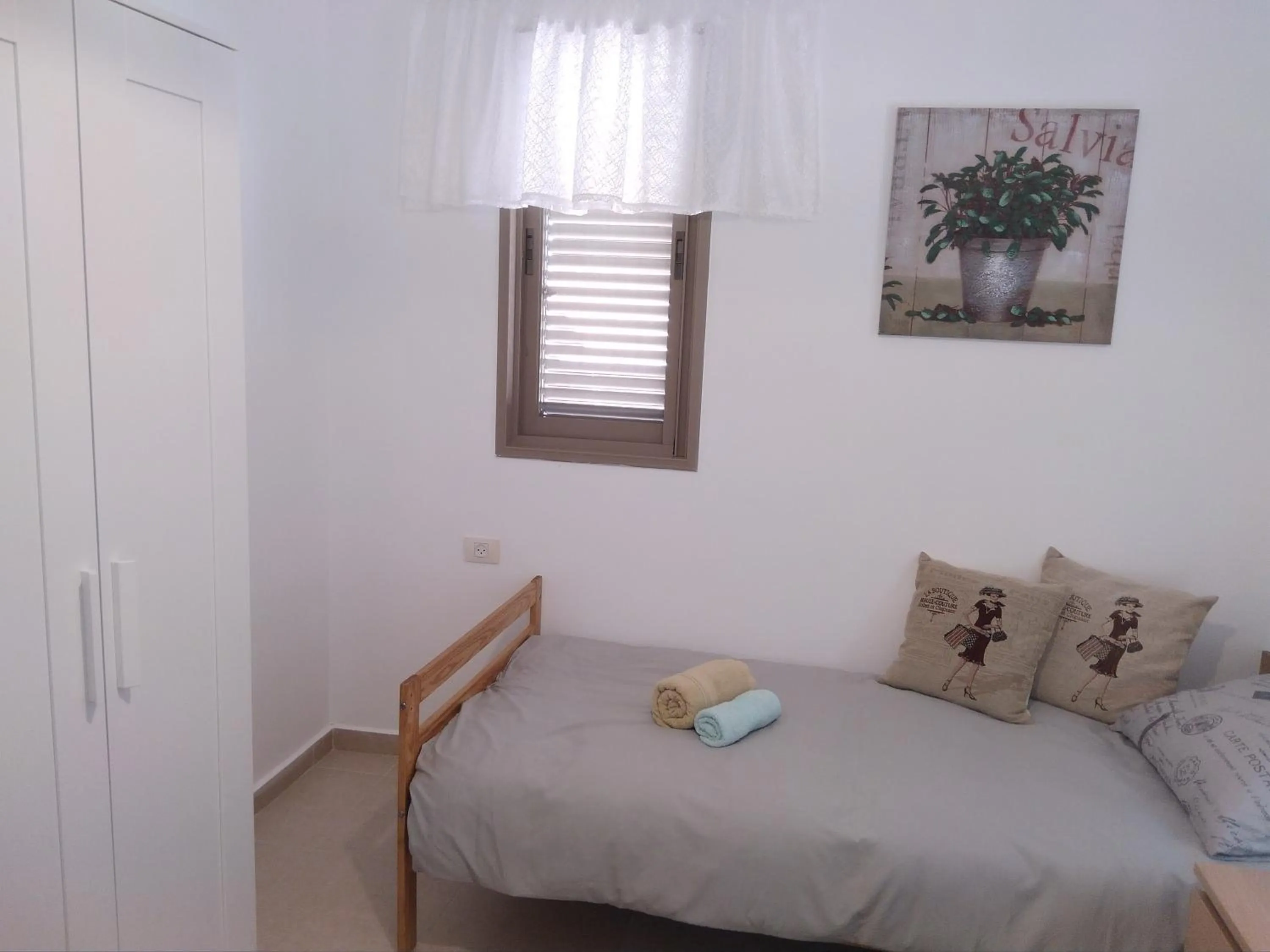 Bed in Shoshanat Hamidbar