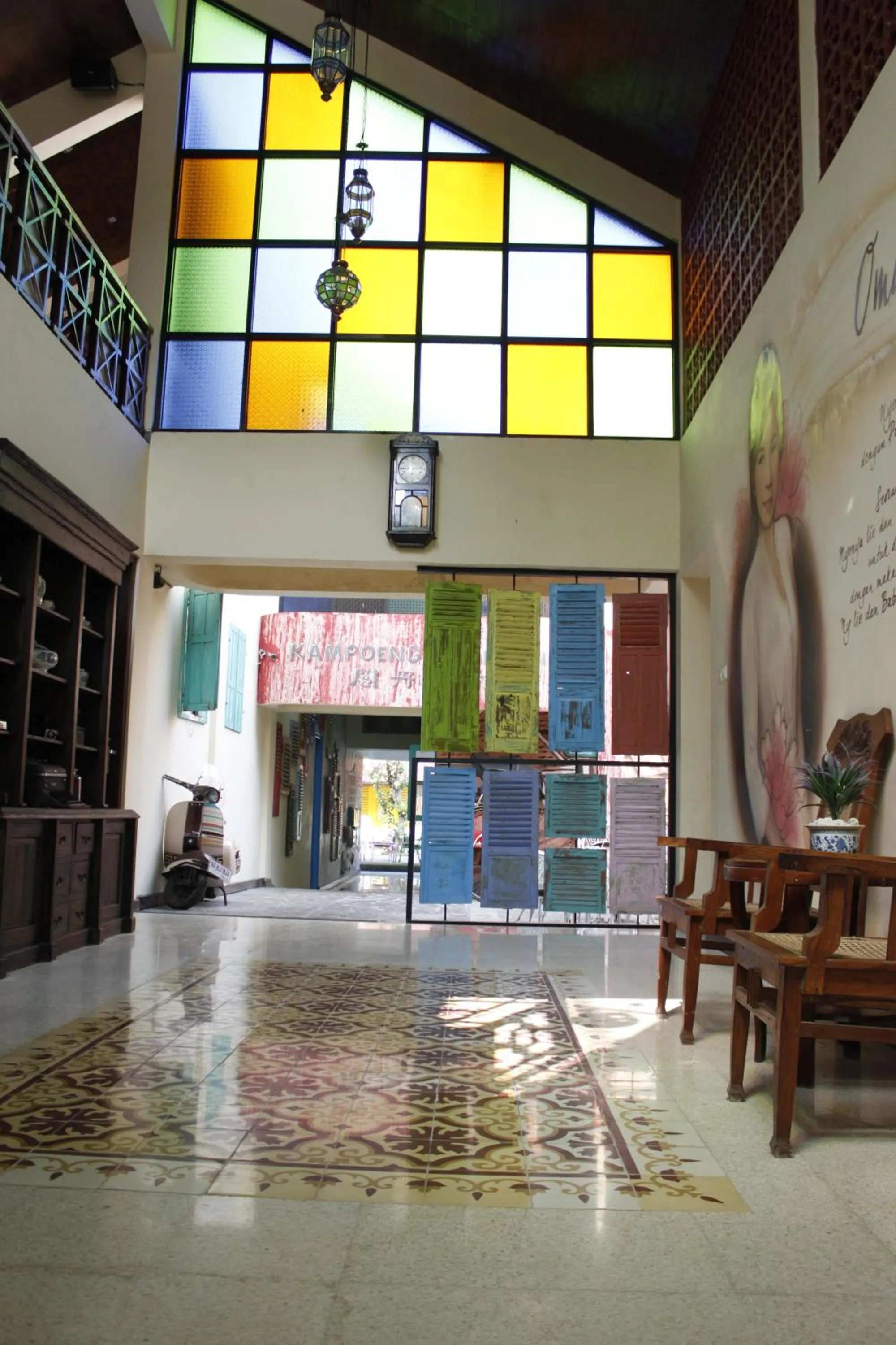 Lobby or reception in Omah Njonja Bed & Brasserie