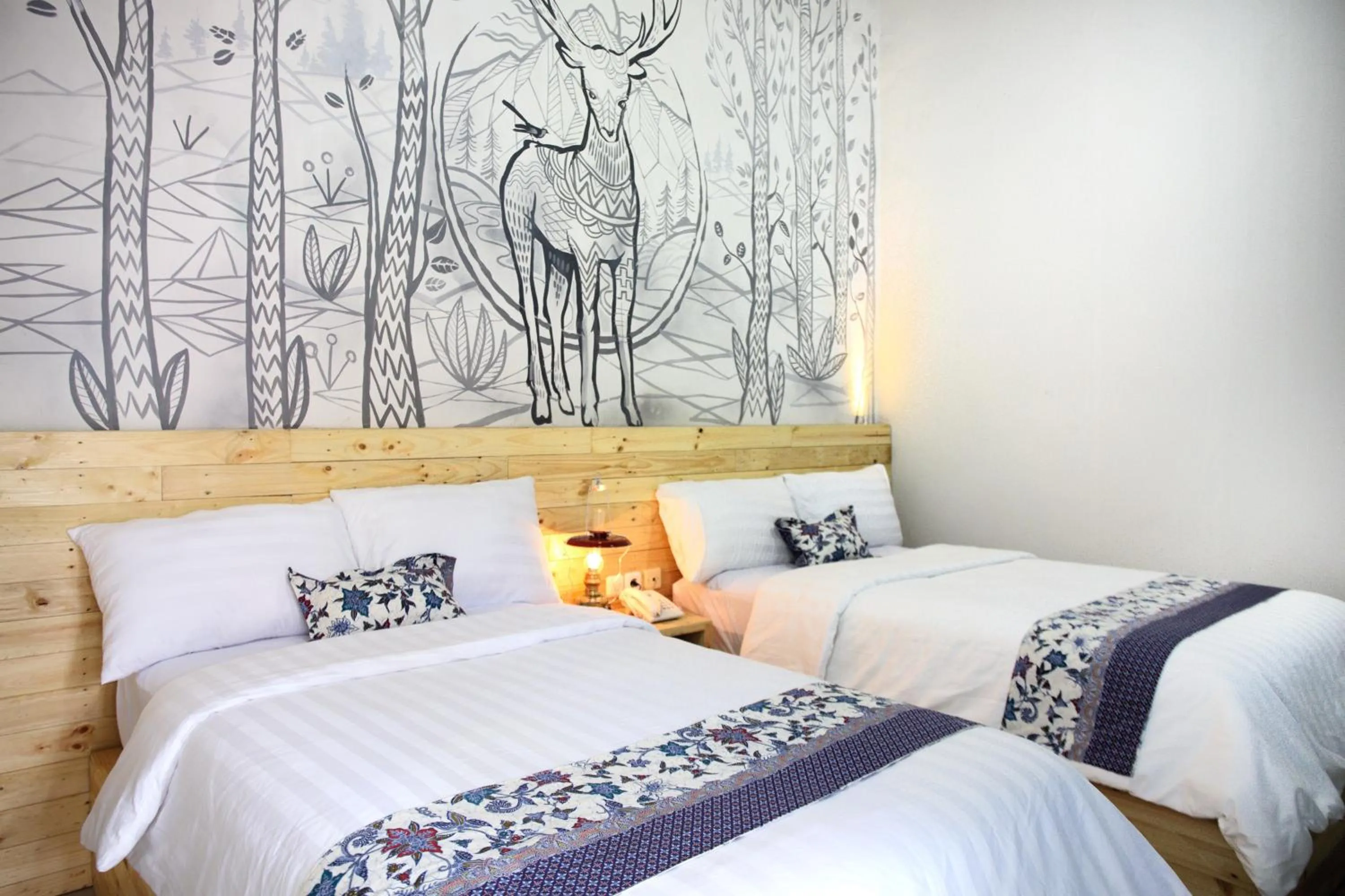 Photo of the whole room, Bed in Omah Njonja Bed & Brasserie