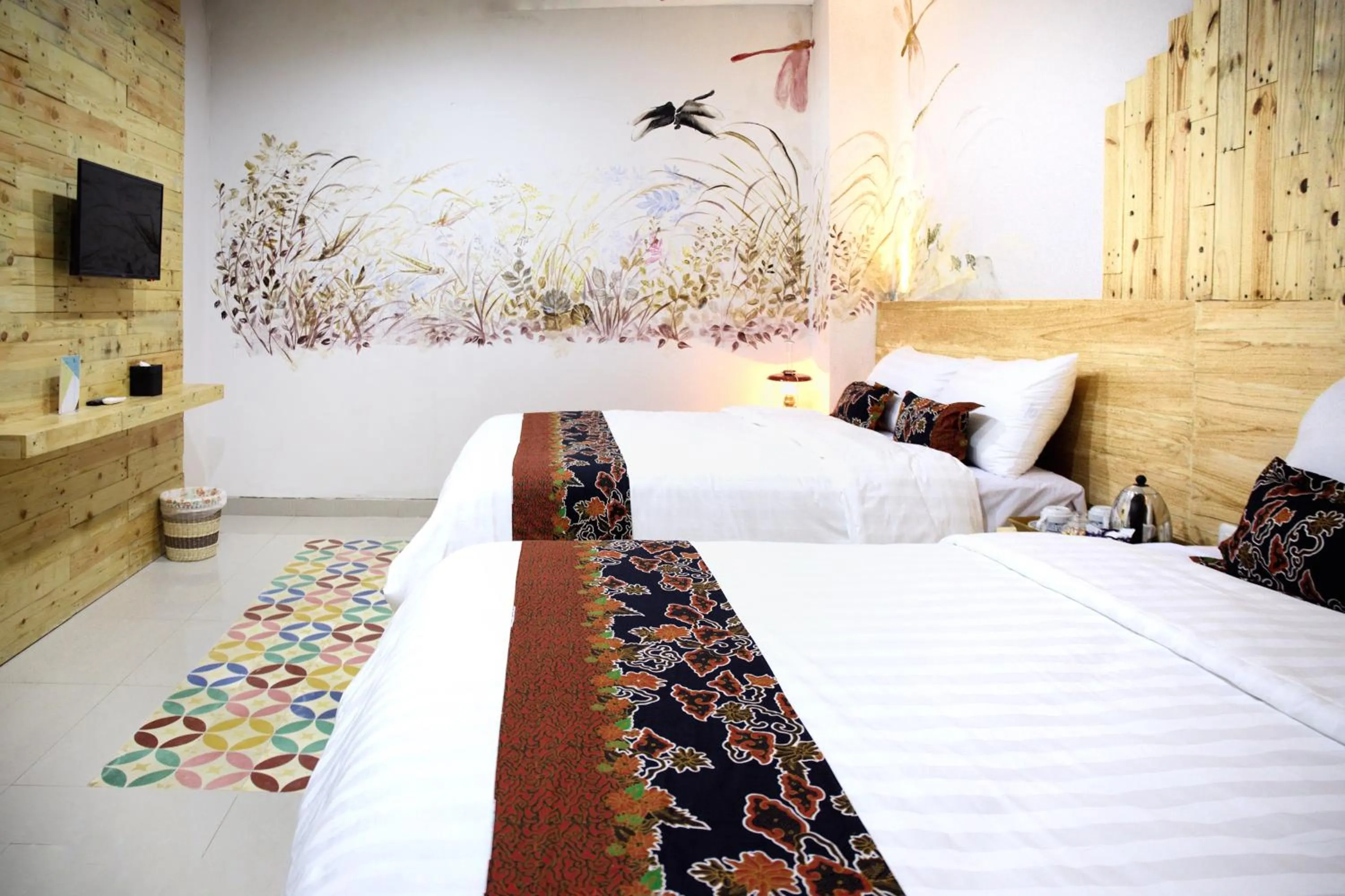 Photo of the whole room, Bed in Omah Njonja Bed & Brasserie