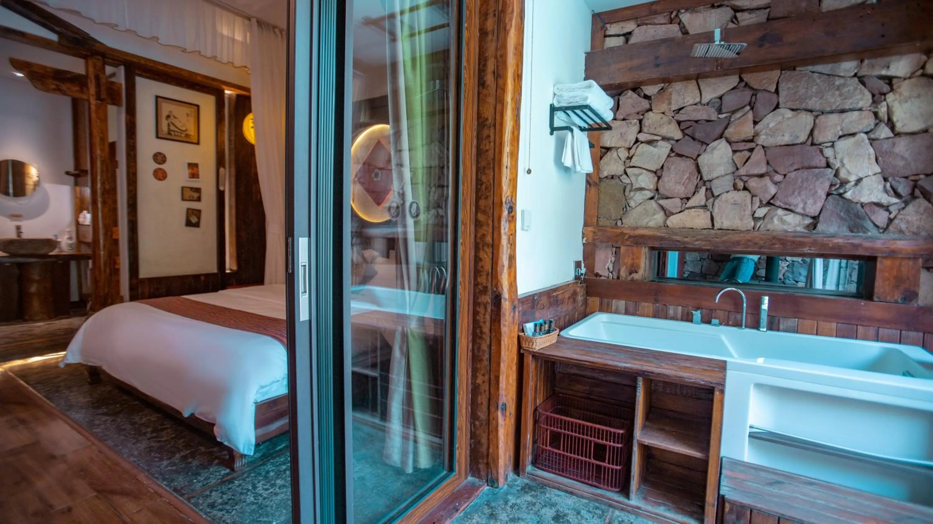 Bathroom, Bed in Pandora Vista Retreat