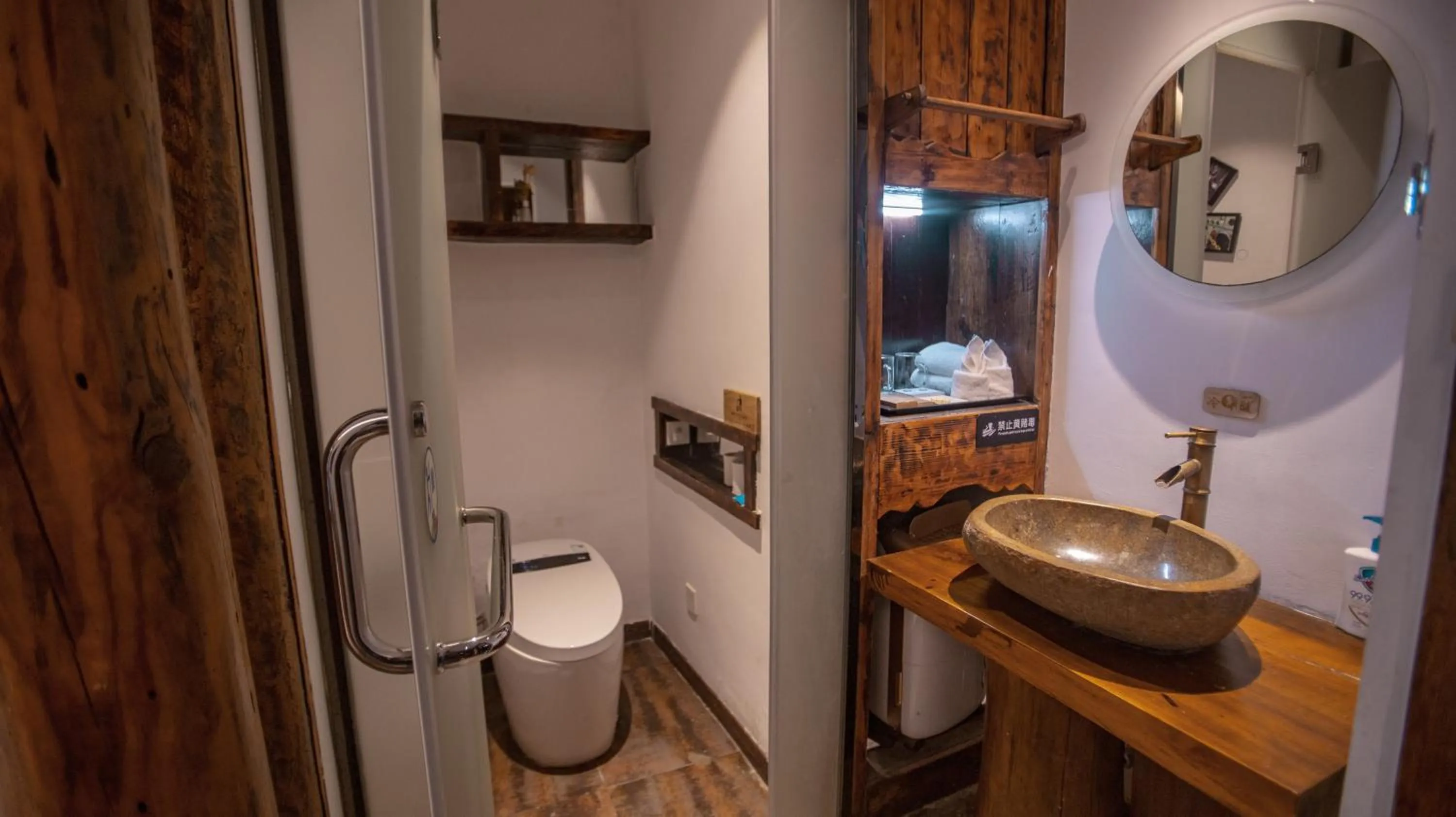 Toilet in Pandora Vista Retreat