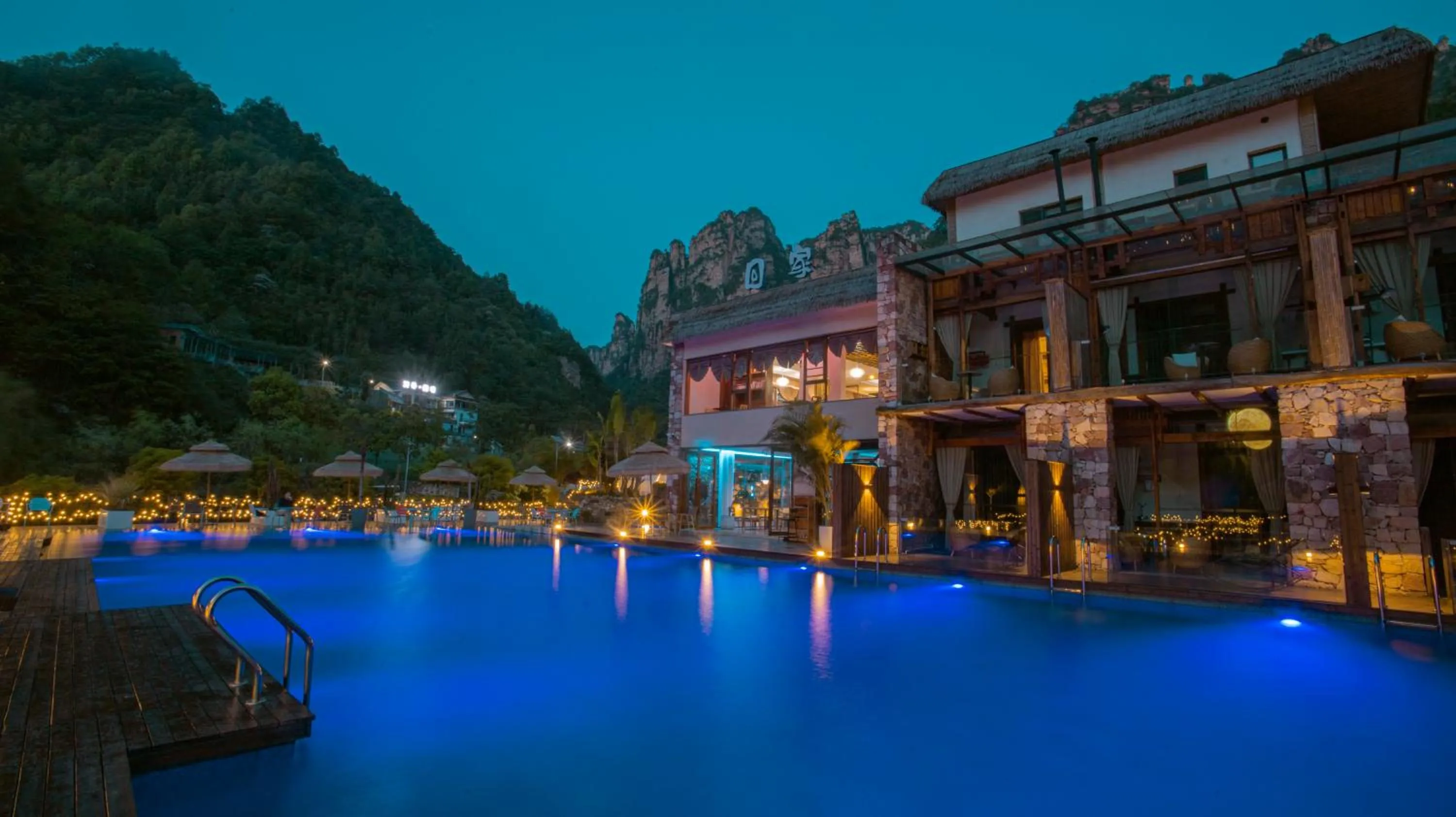 Night, Swimming Pool in Homeward Mountain Resort