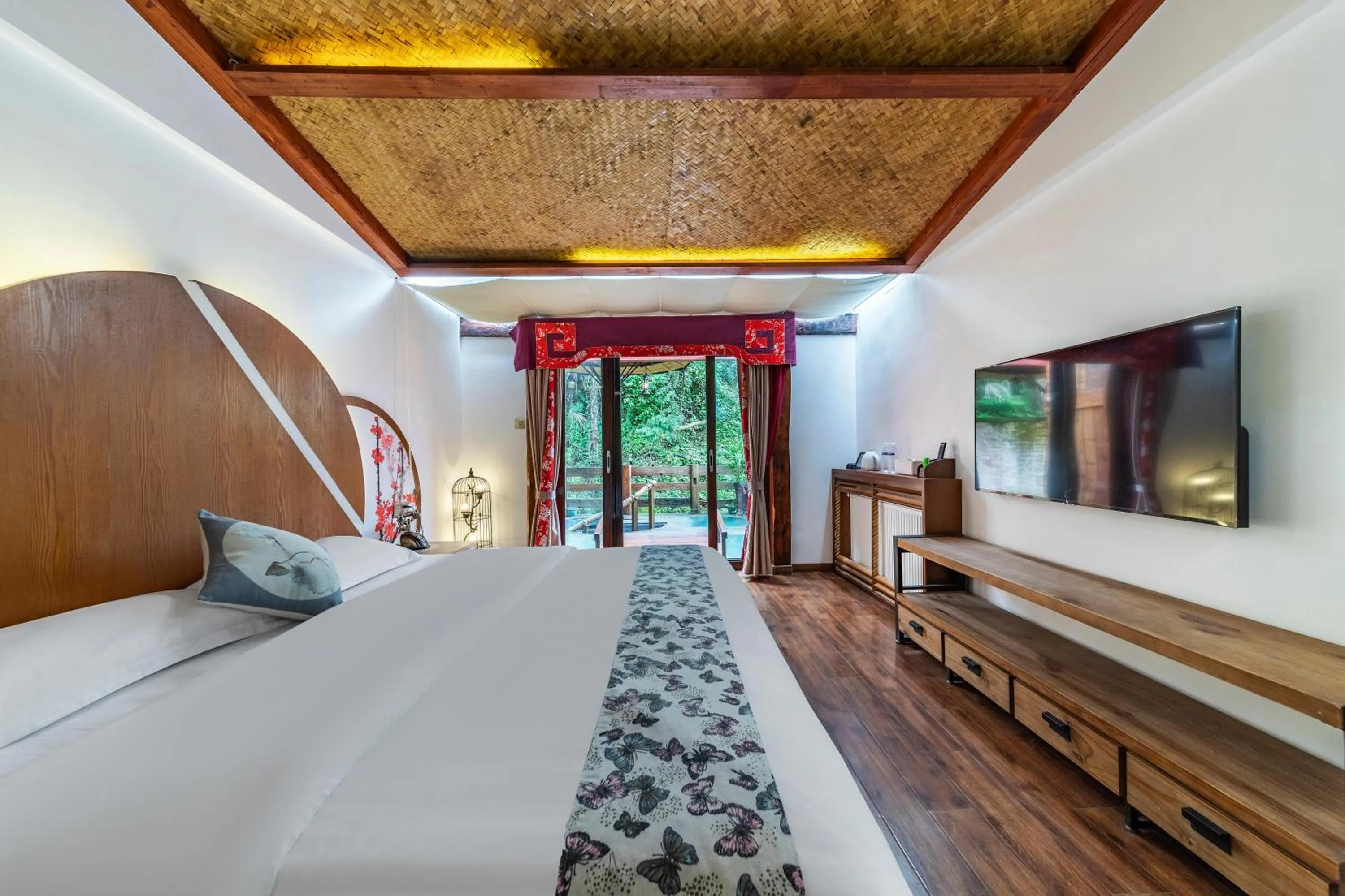 Bed in Homeward Mountain Resort