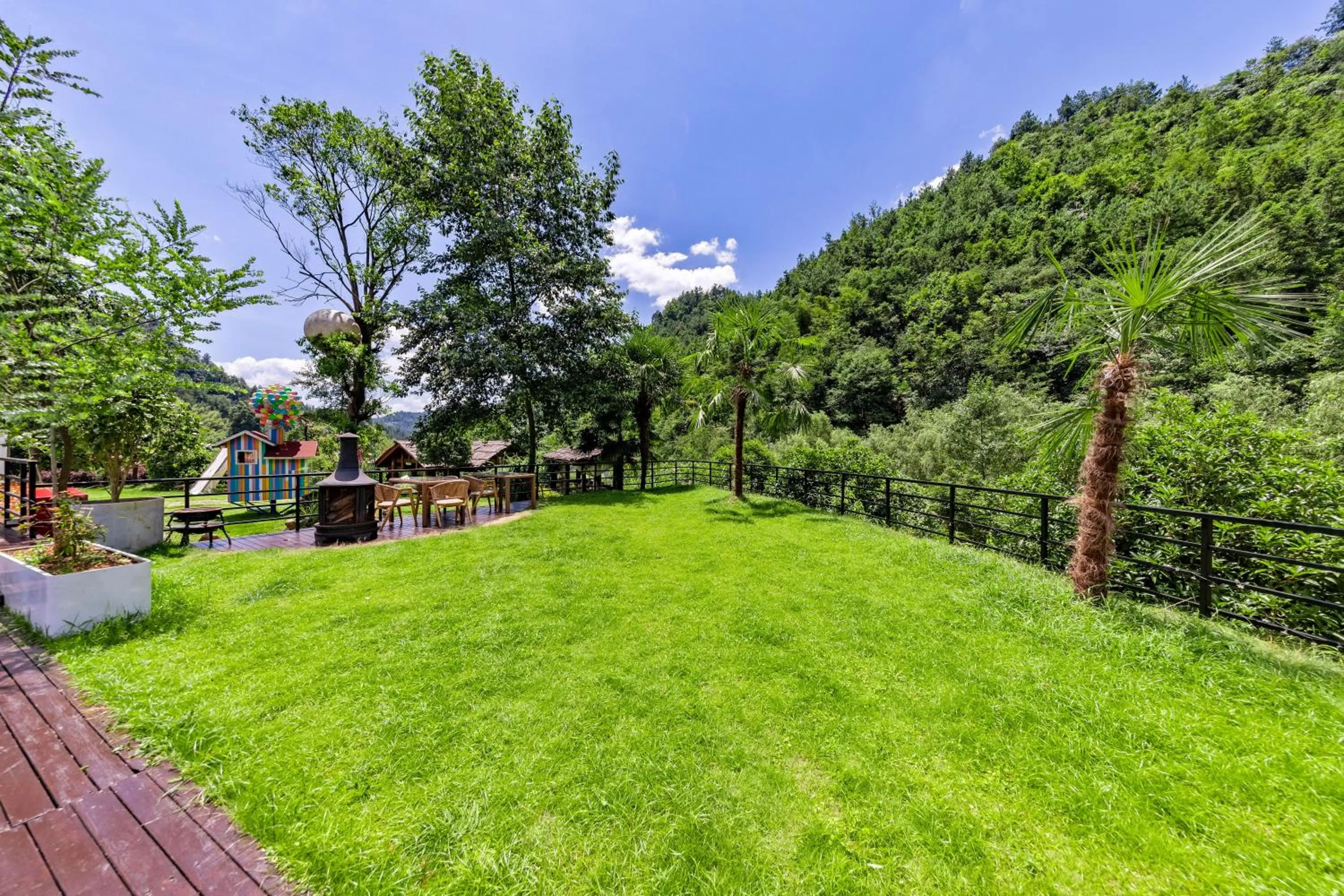 Property building in Homeward Mountain Resort