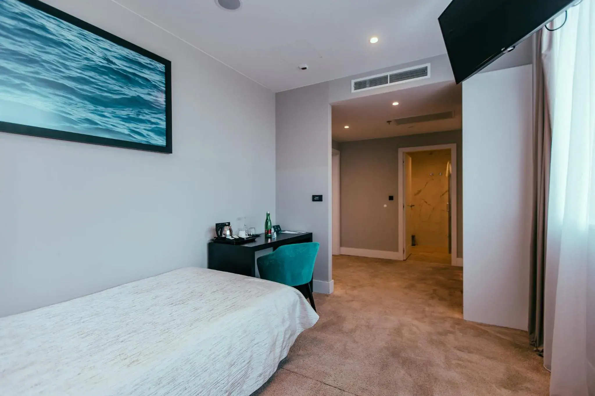 Classic Single Room with Disabled Access in Marvie Hotel & Health Classic Single Room with Disabled Access in Marvie Hotel & Health