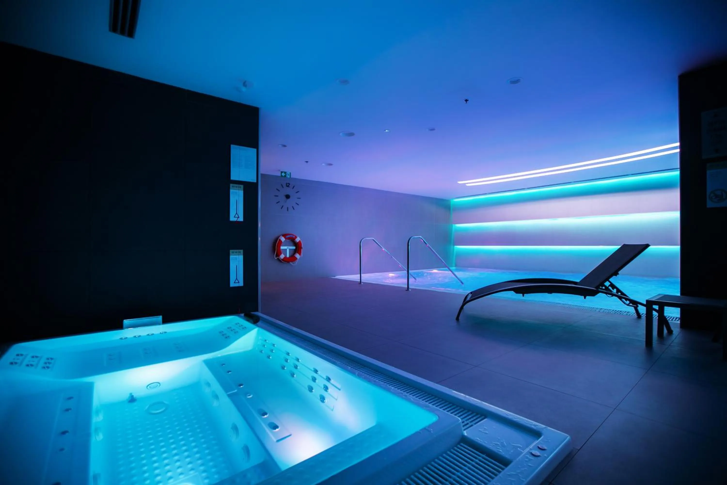 Hot Tub in Marvie Hotel & Health