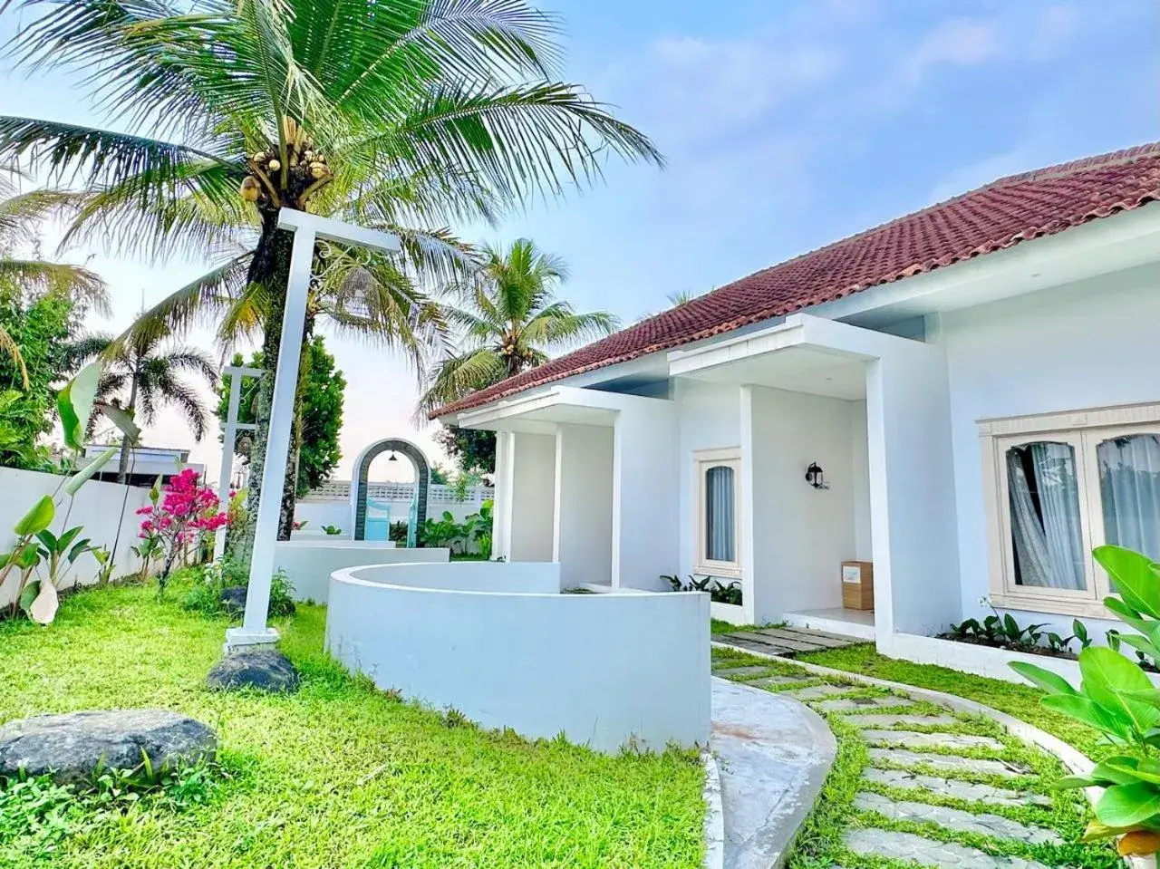 Triple Room with Garden View in Sevilla Resort Magelang Triple Room with Garden View in Sevilla Resort Magelang