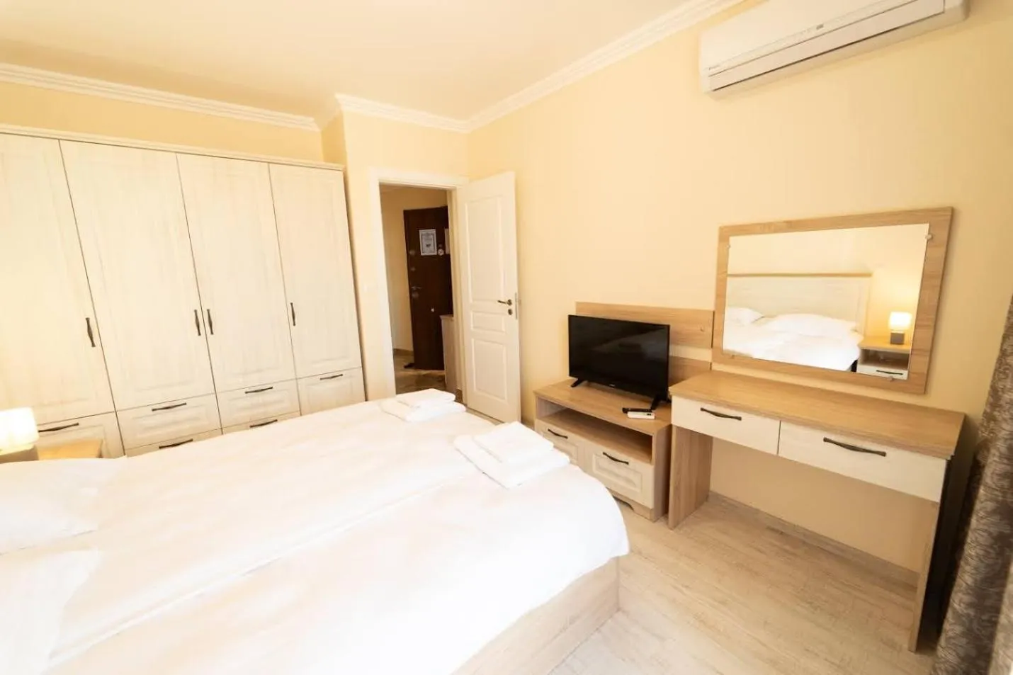 Bed in Burgas Beach Resort Apartments