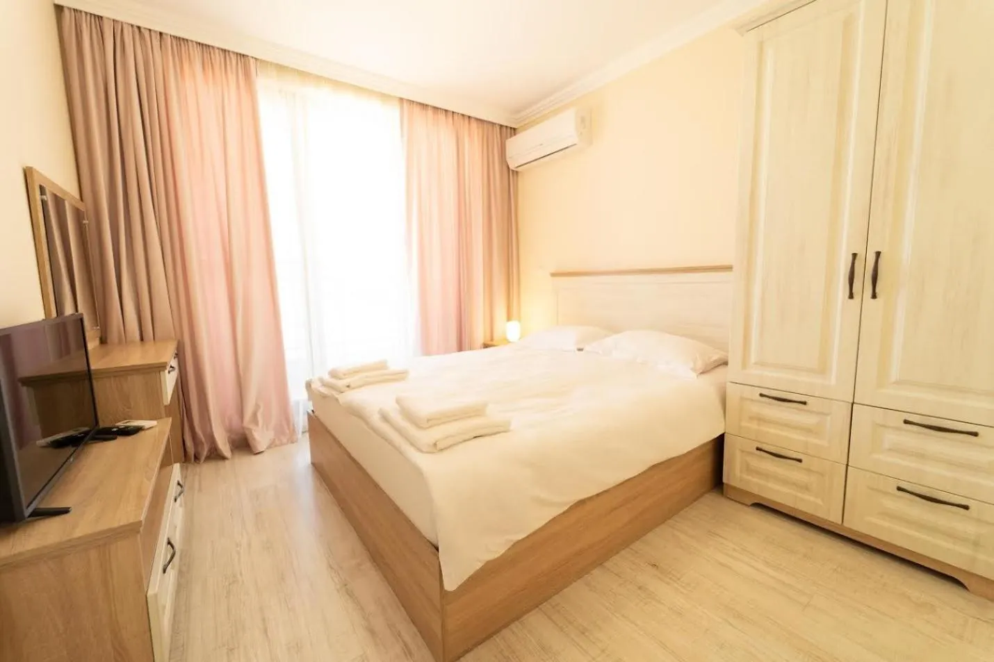 Bed in Burgas Beach Resort Apartments