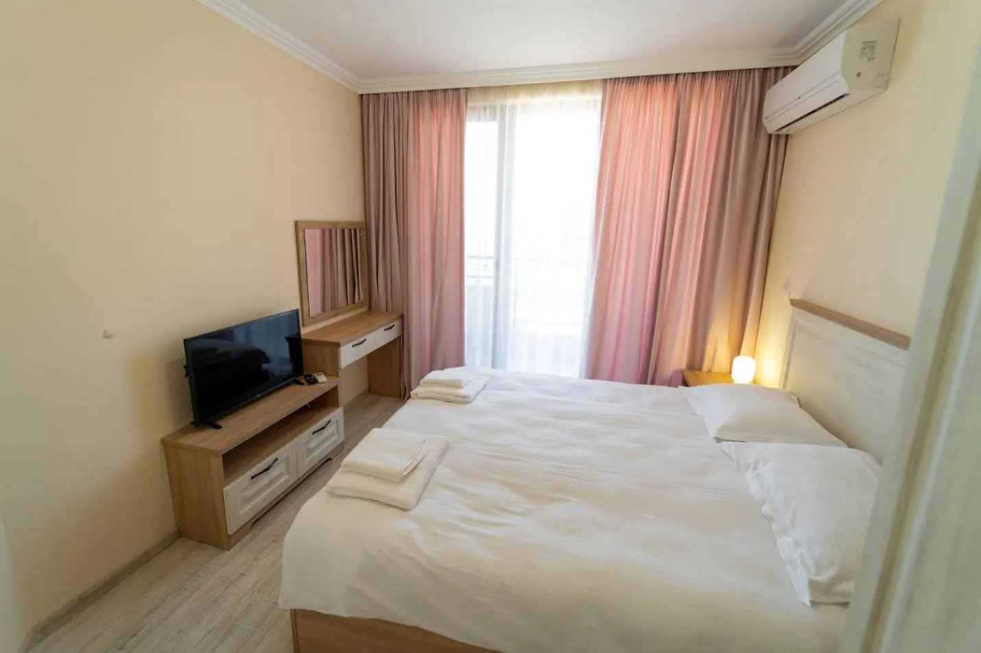 Bed in Burgas Beach Resort Apartments