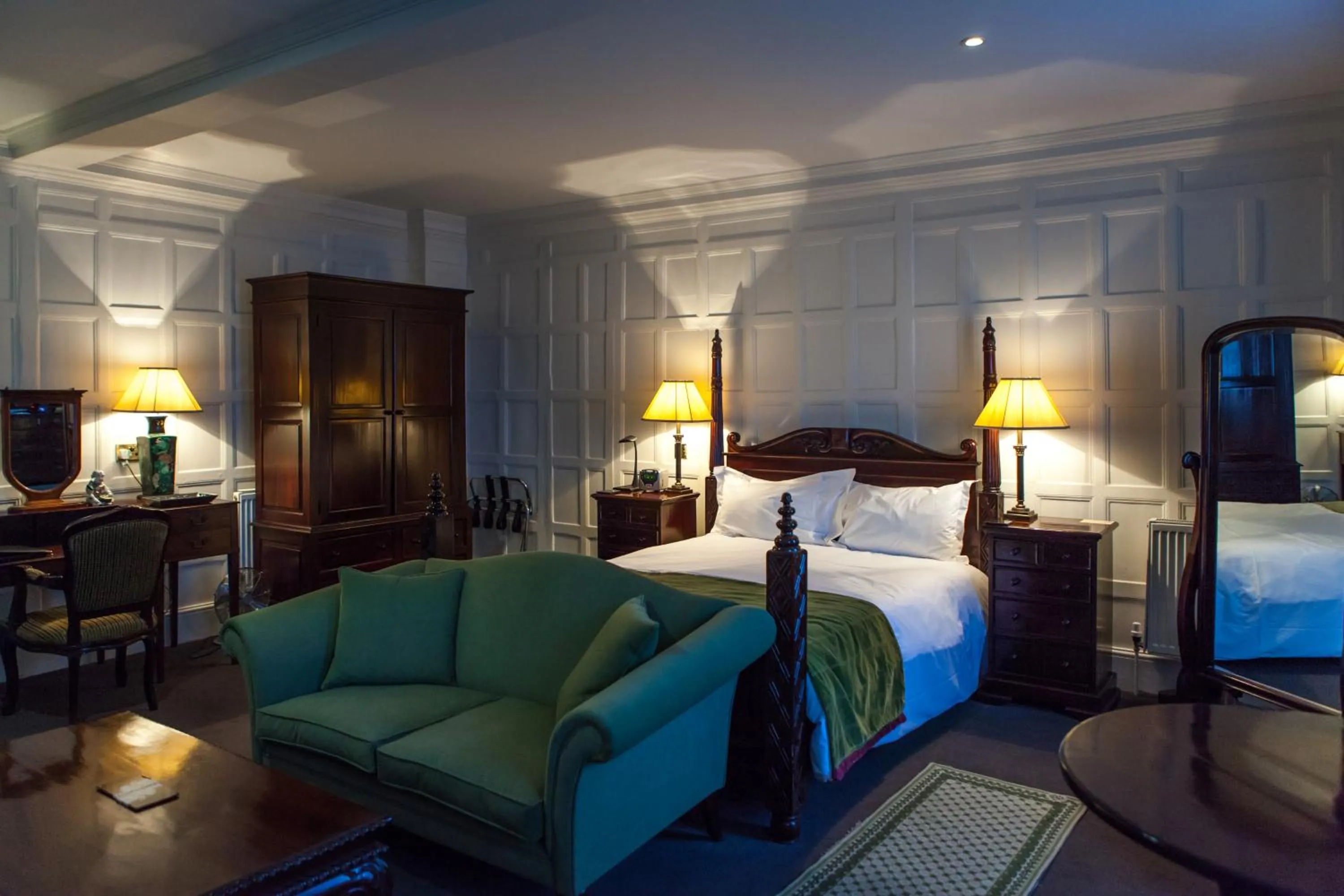 Bedroom, Bed in The Old Vine