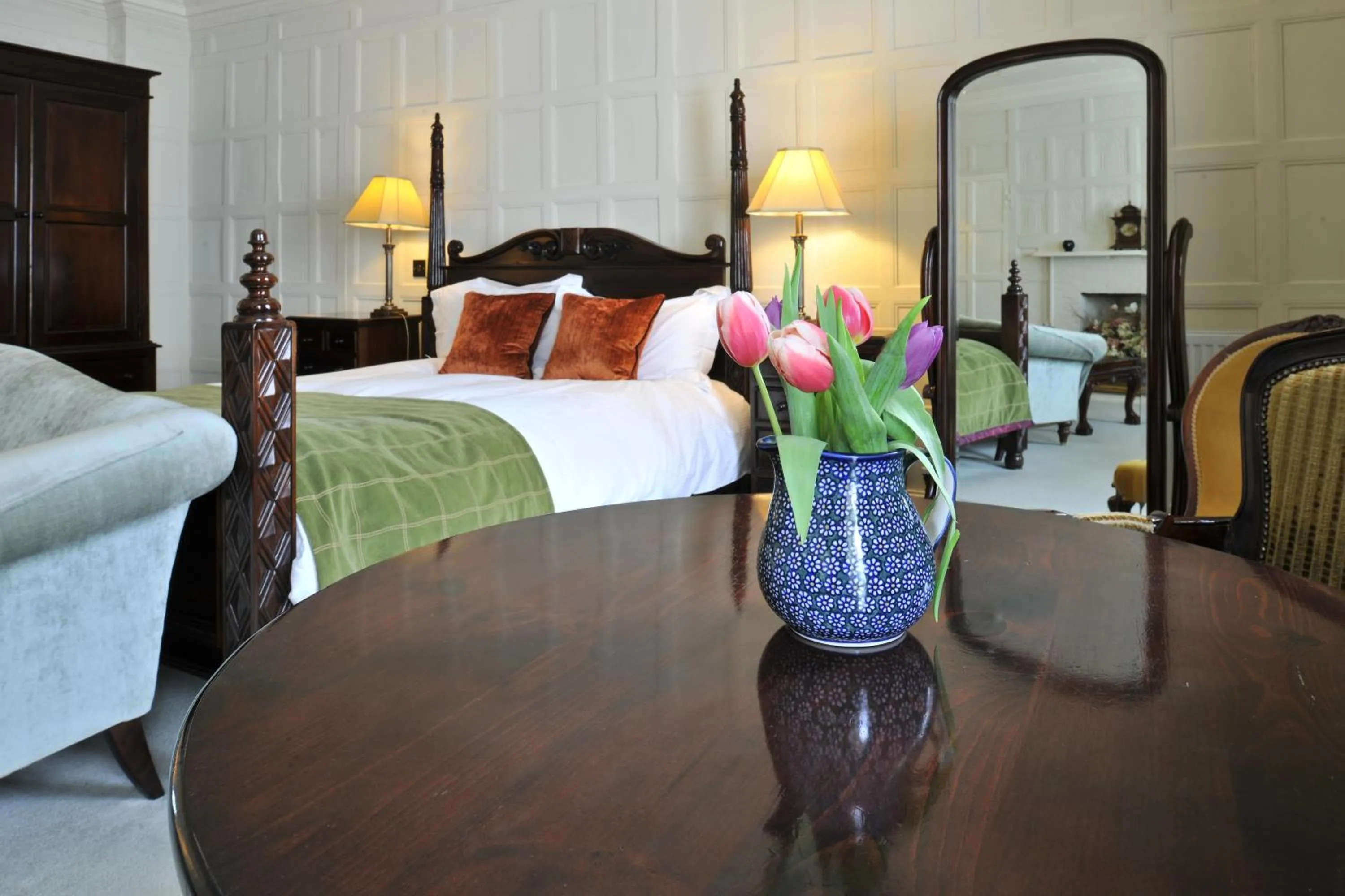 Bedroom, Bed in The Old Vine