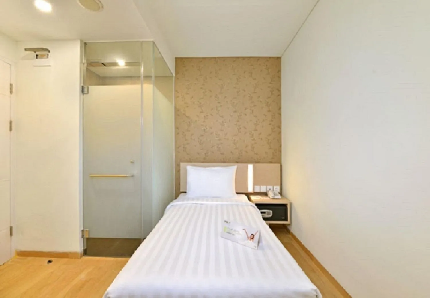 Bedroom, Bed in Whiz Prime Hotel Sudirman Cilacap